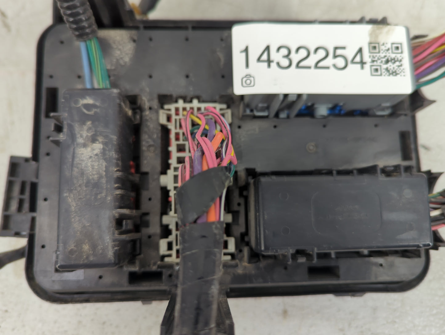 2012 Chevrolet Equinox Fusebox Fuse Box Panel Relay Module P/N:22865684 Fits OEM Used Auto Parts - Oemusedautoparts1.com