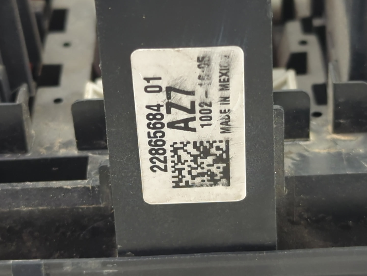 2012 Chevrolet Equinox Fusebox Fuse Box Panel Relay Module P/N:22865684 Fits OEM Used Auto Parts - Oemusedautoparts1.com