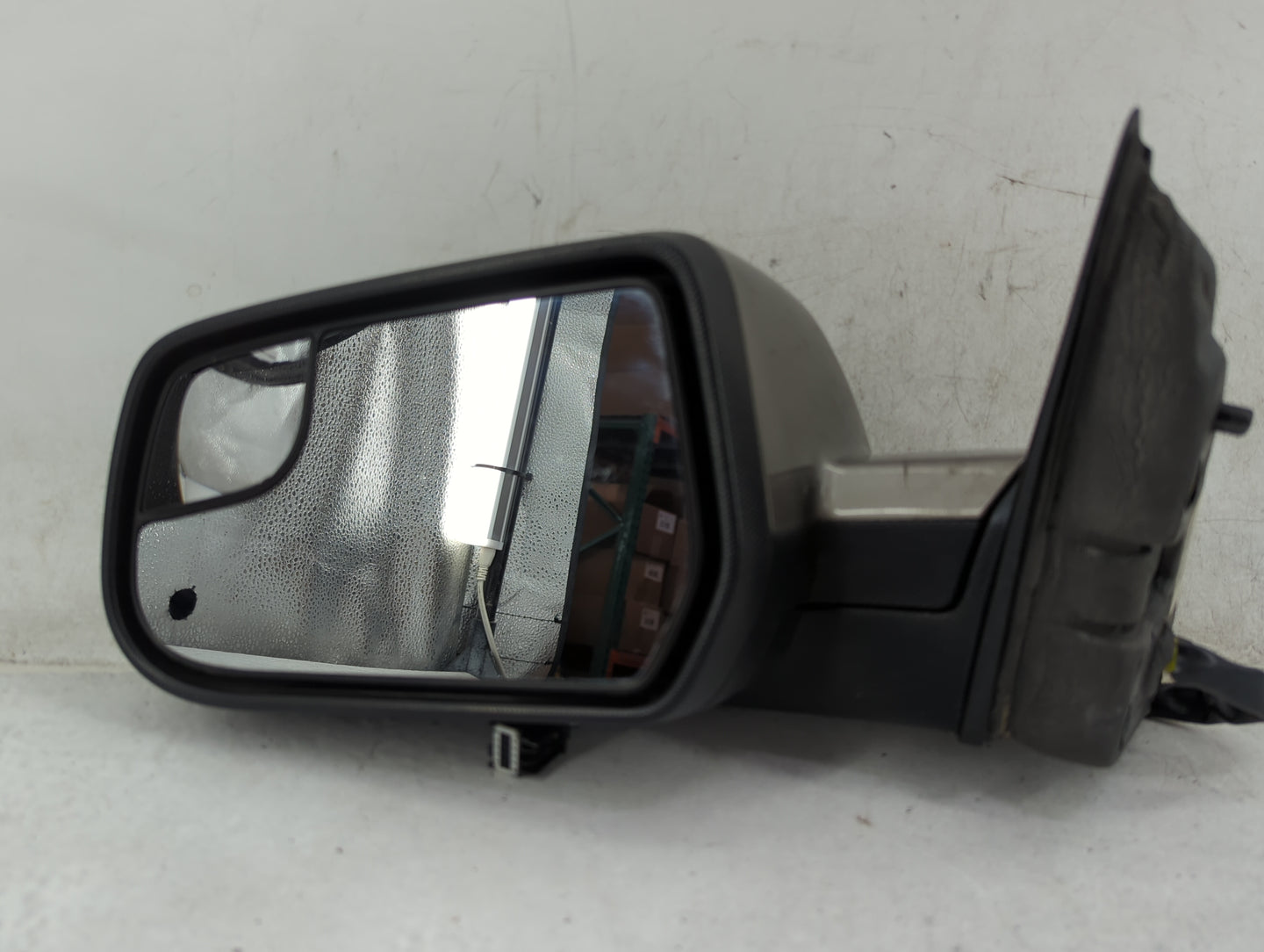 2011-2014 Chevrolet Equinox Driver Side View Mirror - Left Door Mirror OEM Used - Oemusedautoparts1.com