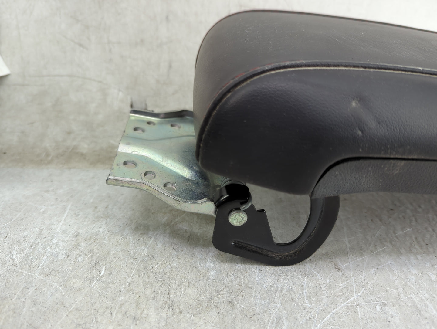 2012 Chevrolet Equinox Center Console Armrest Cover Lid Fits OEM Used Auto Parts - Oemusedautoparts1.com