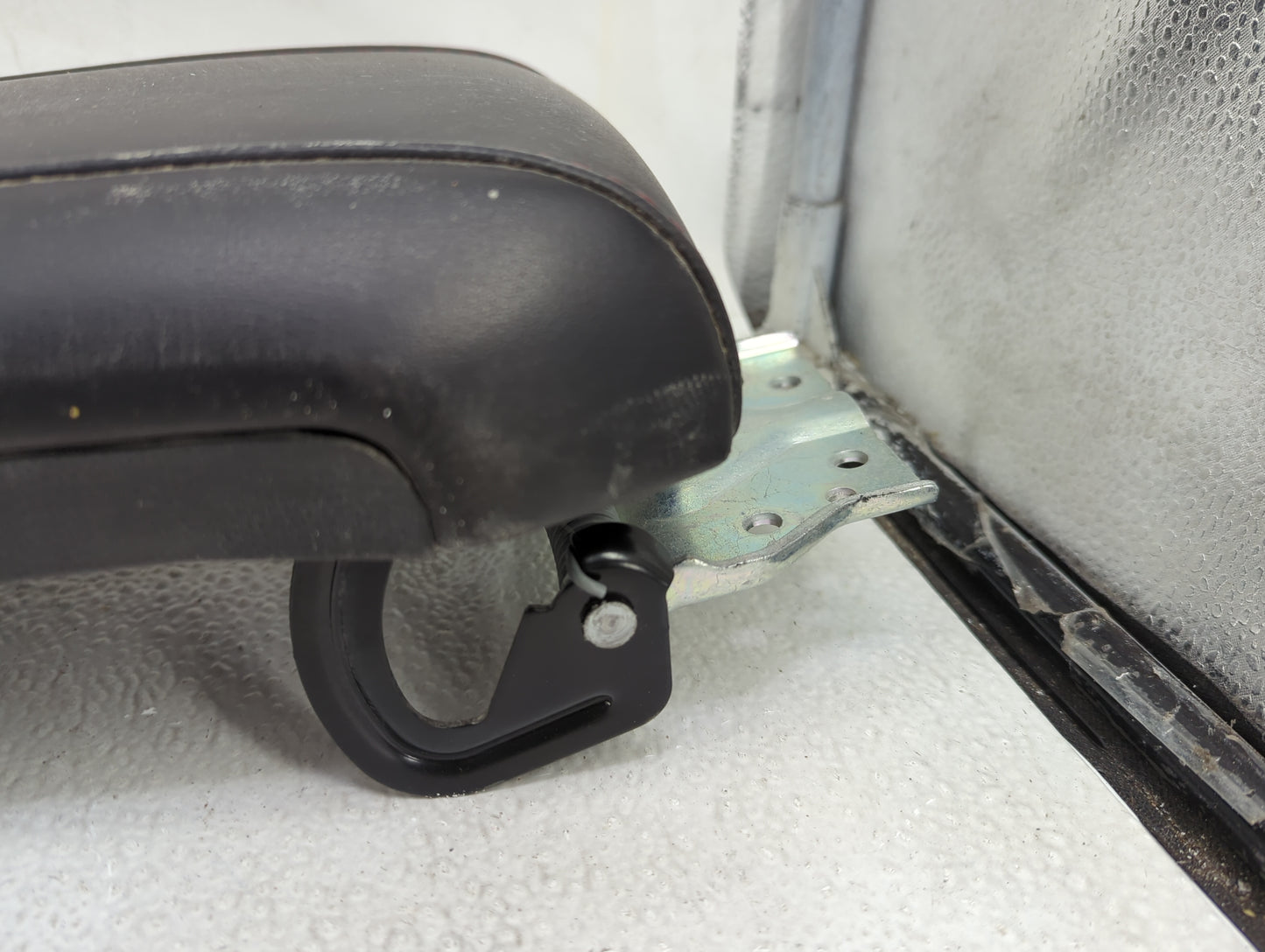 2012 Chevrolet Equinox Center Console Armrest Cover Lid Fits OEM Used Auto Parts - Oemusedautoparts1.com