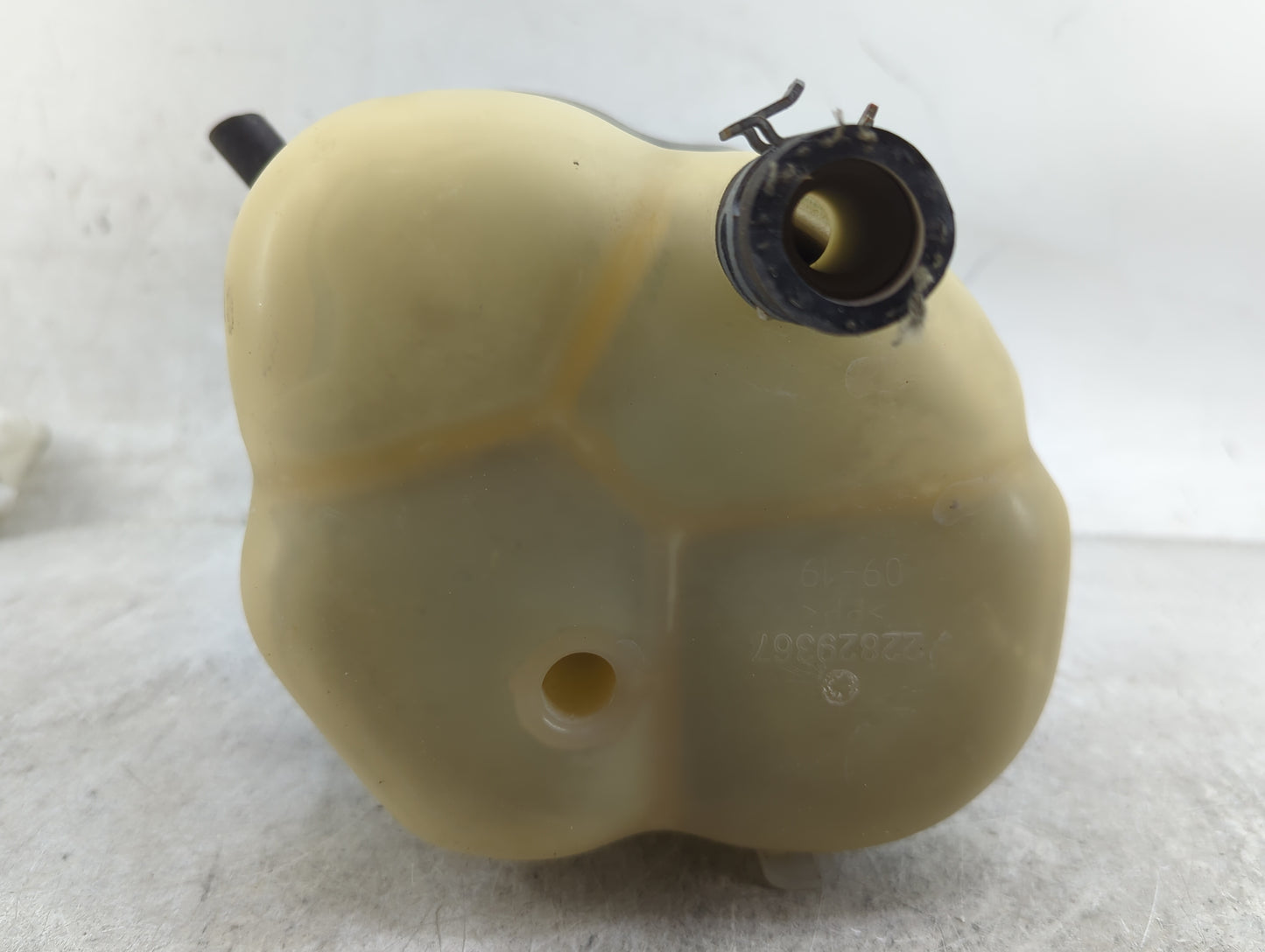 2010 Chevrolet Equinox Radiator Coolant Overflow Expansion Tank Bottle 1459937 - Oemusedautoparts1.com