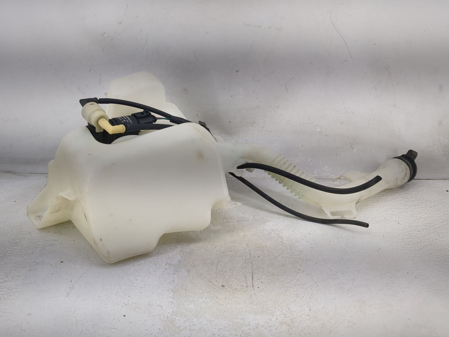 2012 Chevrolet Equinox Windshield Washer Fluid Reservoir Bottle Oem - Oemusedautoparts1.com