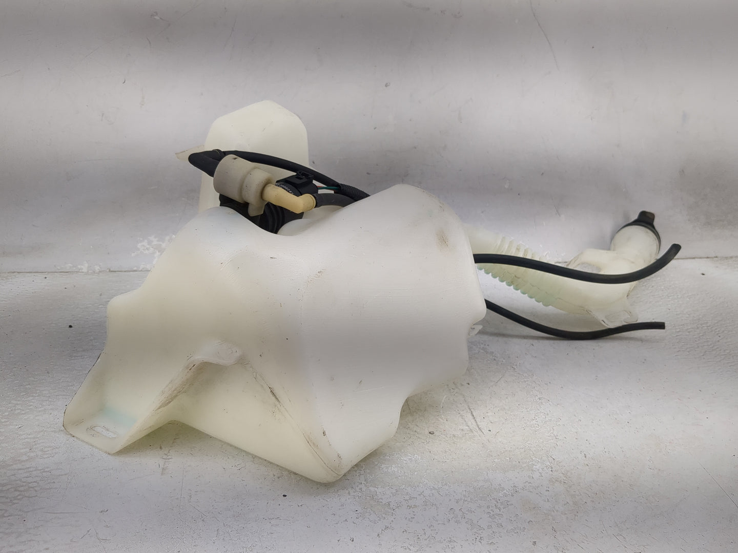 2012 Chevrolet Equinox Windshield Washer Fluid Reservoir Bottle Oem - Oemusedautoparts1.com