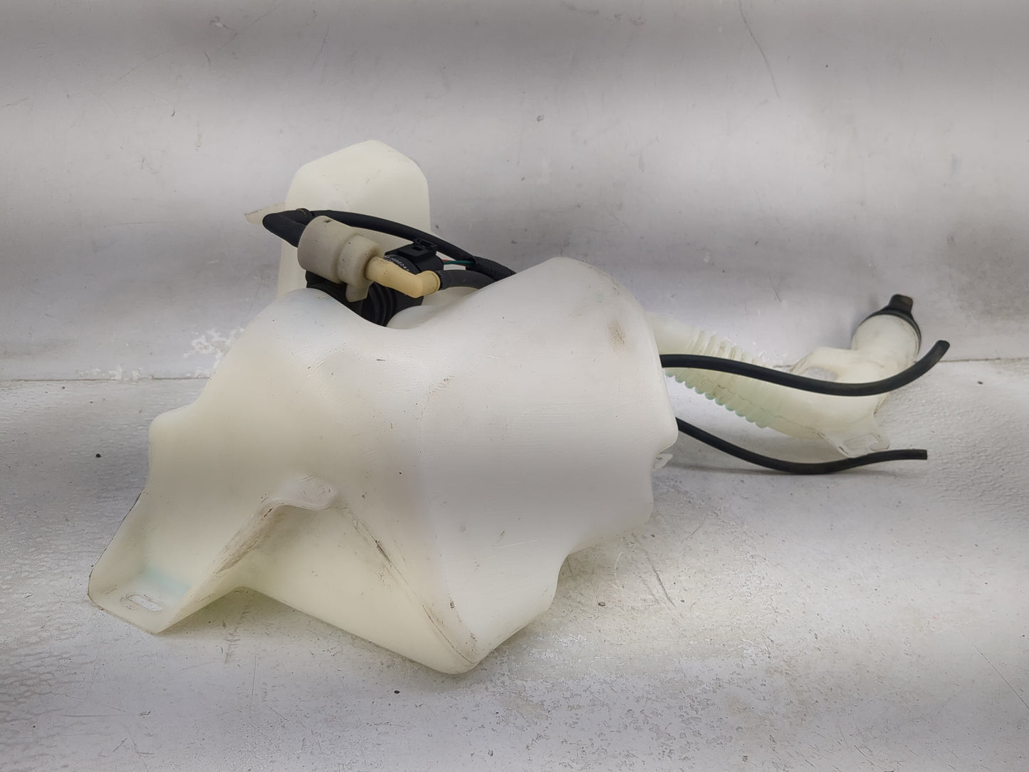 2012 Chevrolet Equinox Windshield Washer Fluid Reservoir Bottle Oem - Oemusedautoparts1.com