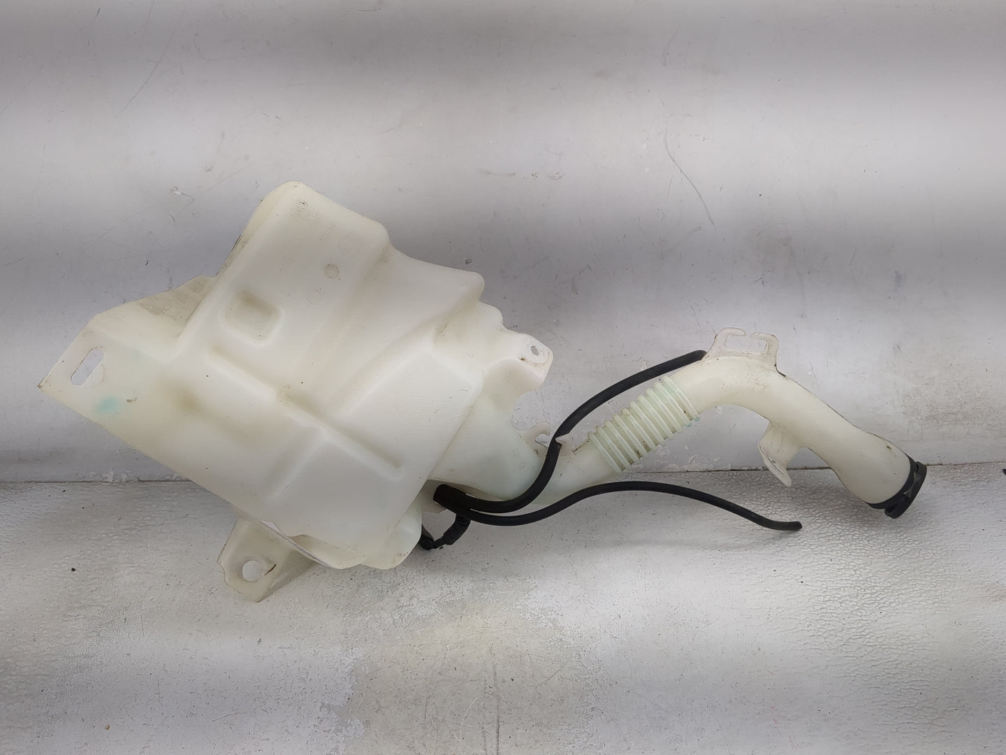 2012 Chevrolet Equinox Windshield Washer Fluid Reservoir Bottle Oem - Oemusedautoparts1.com