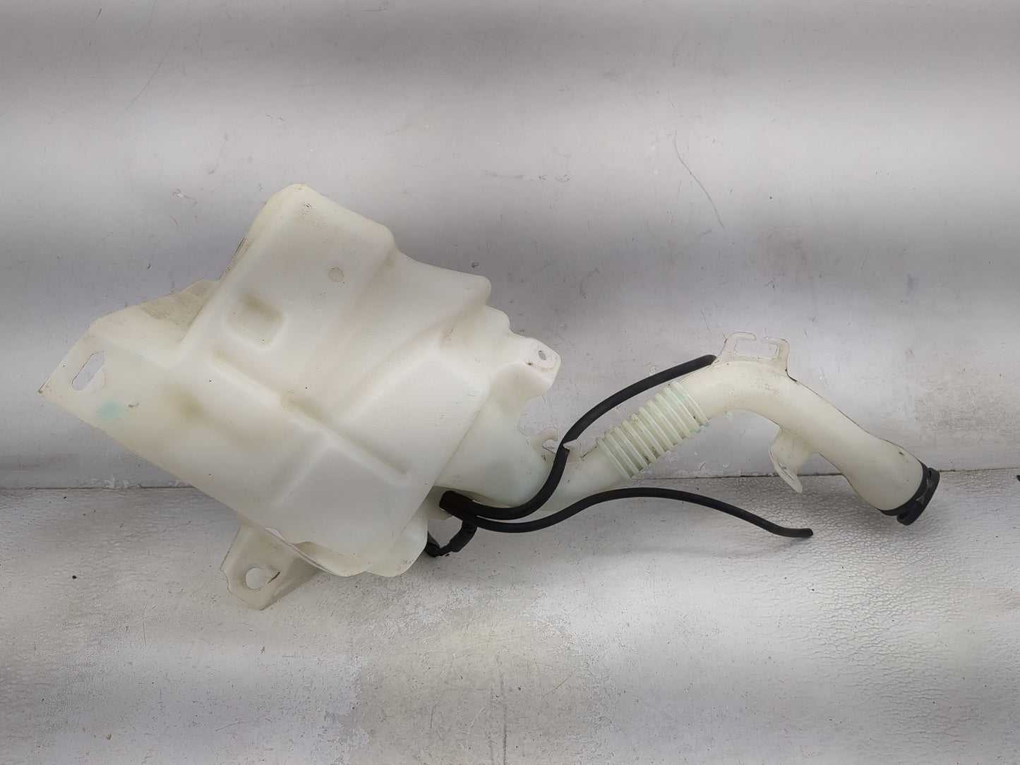 2012 Chevrolet Equinox Windshield Washer Fluid Reservoir Bottle Oem - Oemusedautoparts1.com