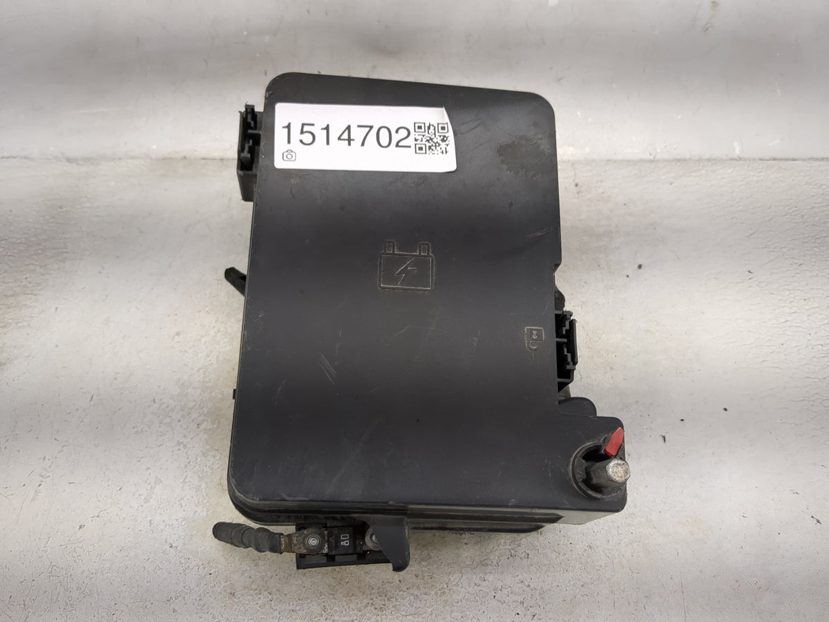 2012 Chevrolet Equinox Fusebox Fuse Box Panel Relay Module P/N:22879334 Fits OEM Used Auto Parts - Oemusedautoparts1.com