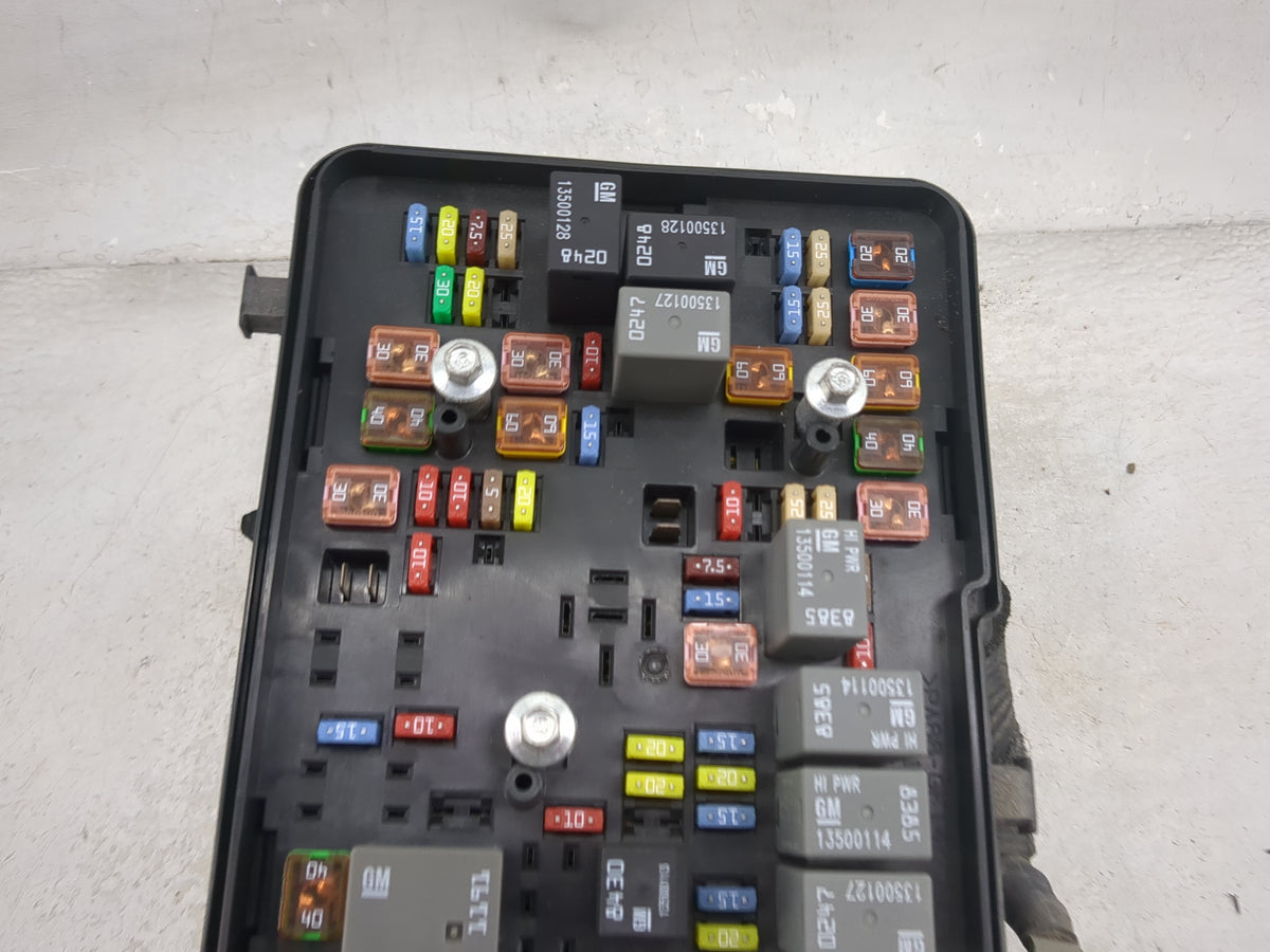 2012 Chevrolet Equinox Fusebox Fuse Box Panel Relay Module P/N:22879334 Fits OEM Used Auto Parts - Oemusedautoparts1.com