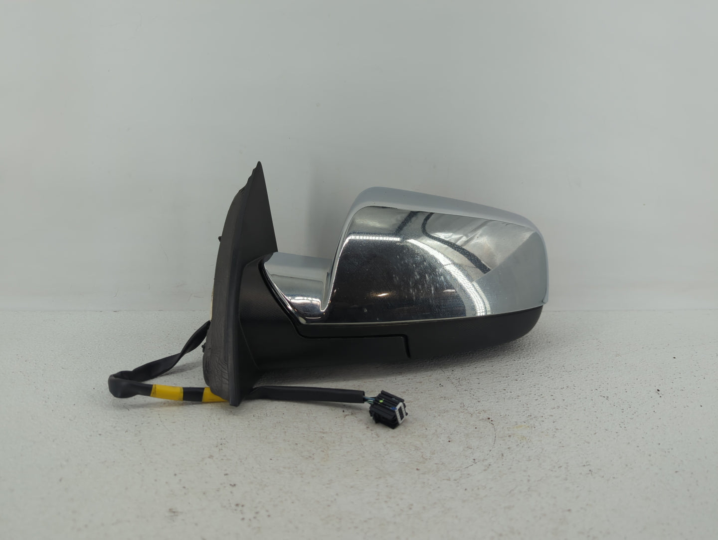 2011-2013 Chevrolet Equinox Driver Side View Mirror - Left Door Mirror OEM Used - Oemusedautoparts1.com
