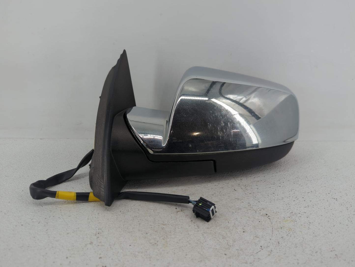 2011-2013 Chevrolet Equinox Driver Side View Mirror - Left Door Mirror OEM Used - Oemusedautoparts1.com
