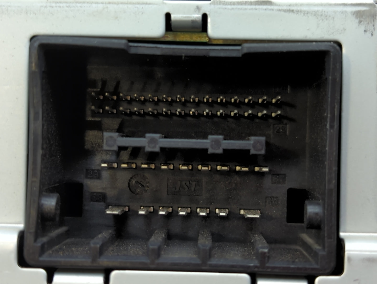 2011-2012 Chevrolet Equinox Am Fm Cd Player Radio Receiver - Oemusedautoparts1.com