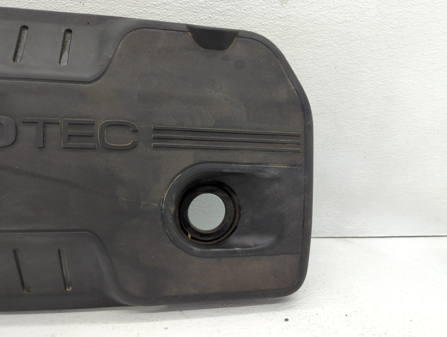 2012 Chevrolet Equinox Engine Cover - Oemusedautoparts1.com