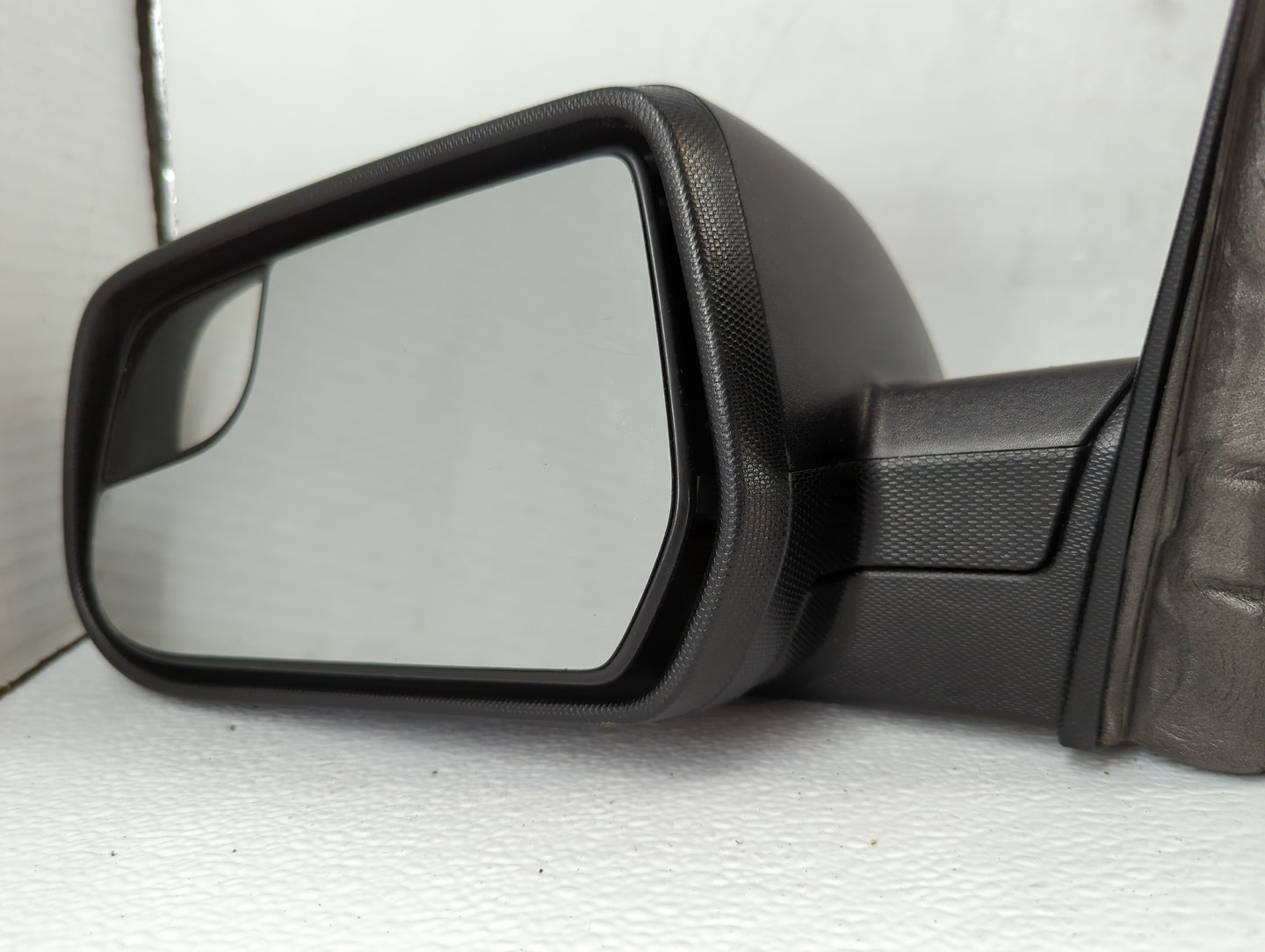 2012-2014 Chevrolet Equinox Driver Side View Mirror - Left Door Mirror OEM Used - Oemusedautoparts1.com