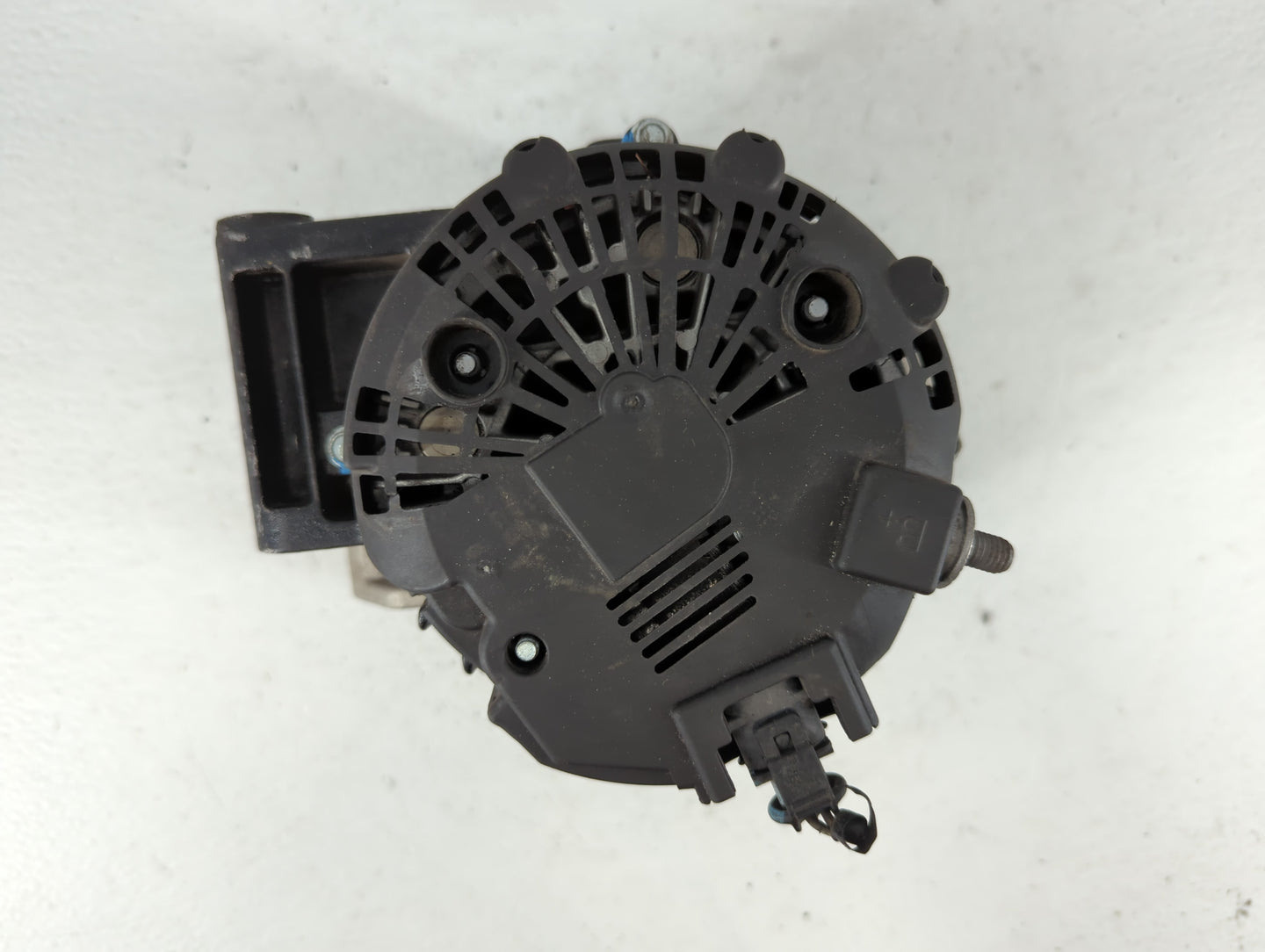 2010-2017 Chevrolet Equinox Alternator Replacement Generator Charging Assembly Engine OEM Fits OEM Used Auto Parts - Oemused