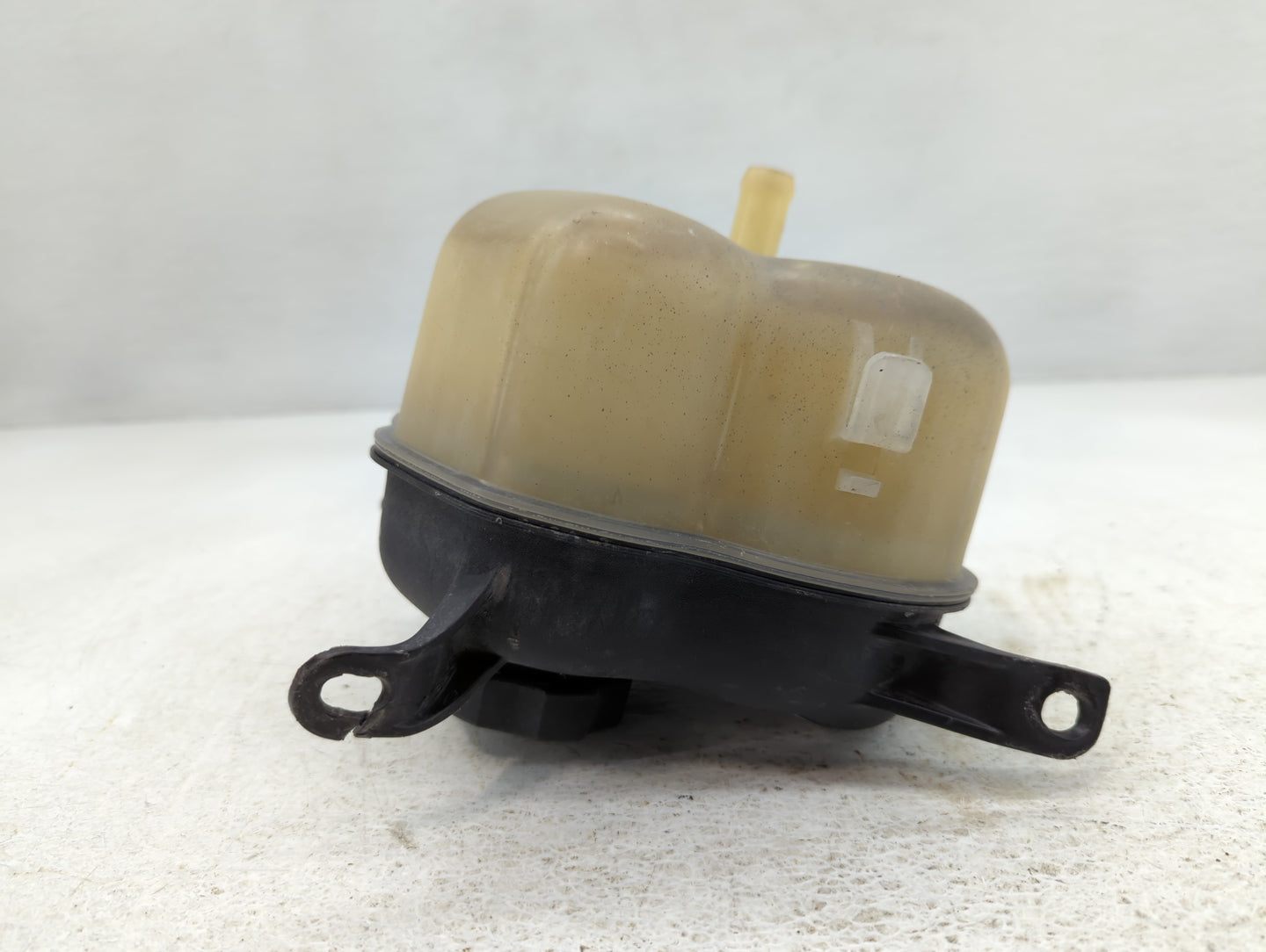 2010 Chevrolet Equinox Radiator Coolant Overflow Expansion Tank Bottle 733557 - Oemusedautoparts1.com