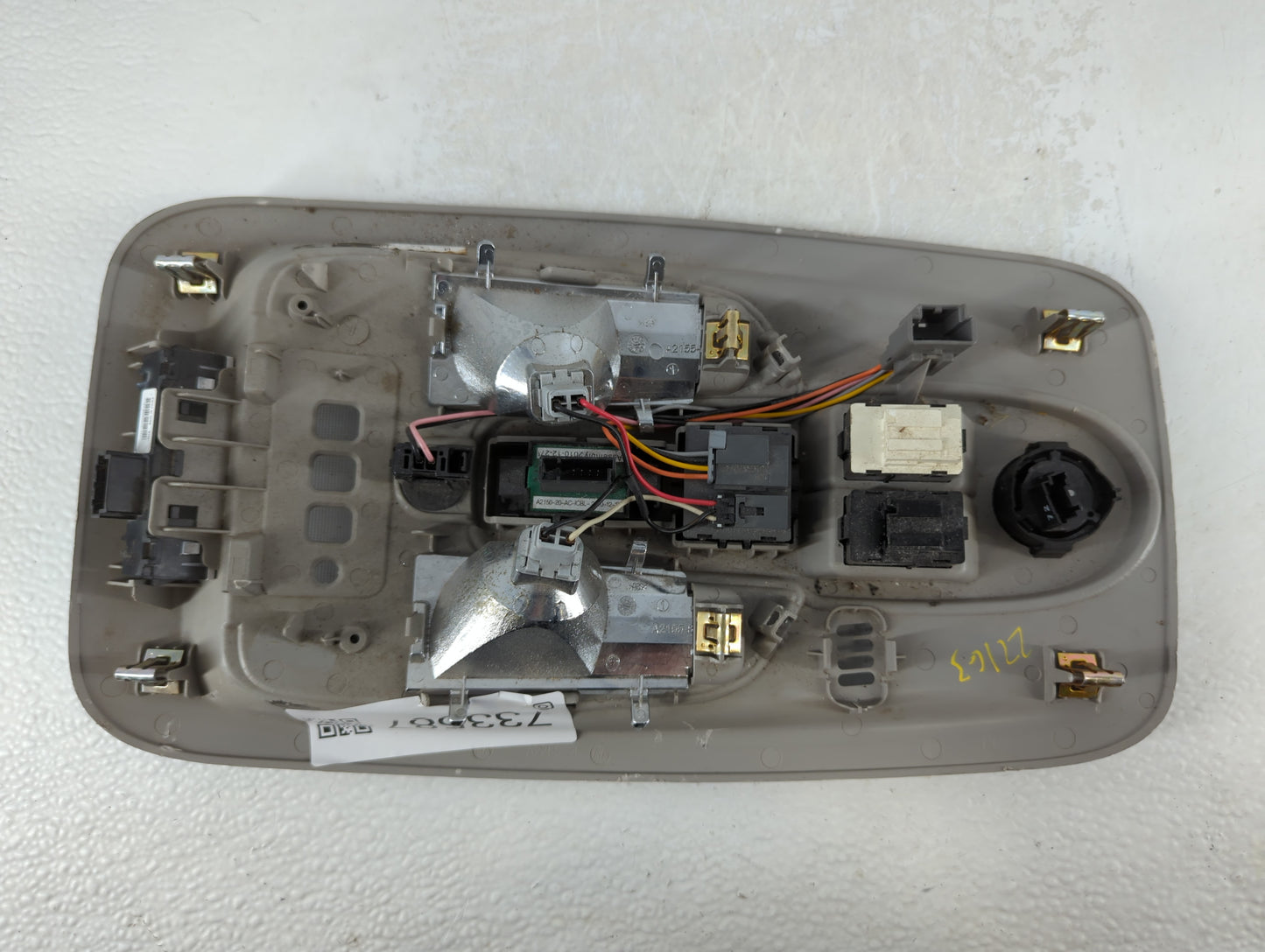 2012-2012 Chevrolet Equinox Overhead Roof Console 733587 - Oemusedautoparts1.com