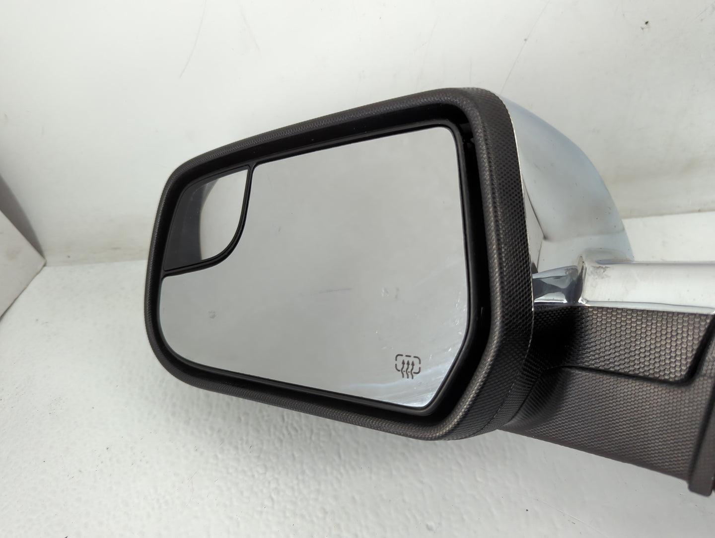 2011-2013 Chevrolet Equinox Driver Side View Mirror - Left Door Mirror OEM Used - Oemusedautoparts1.com