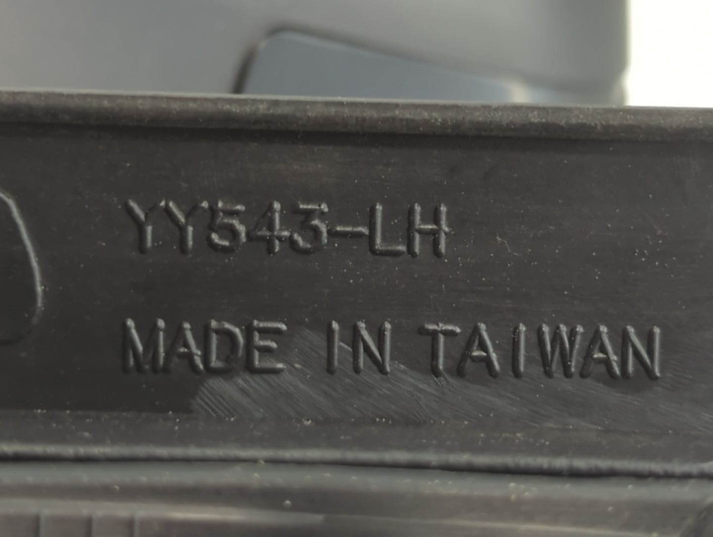 Chevrolet Express 1500 Passenger Right Side View Manual Door Mirror Black - Oemusedautoparts1.com