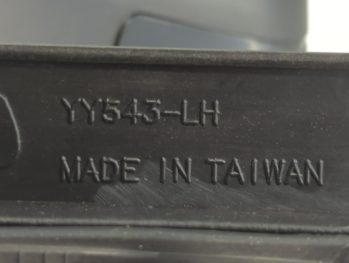 Chevrolet Express 1500 Passenger Right Side View Manual Door Mirror Black - Oemusedautoparts1.com