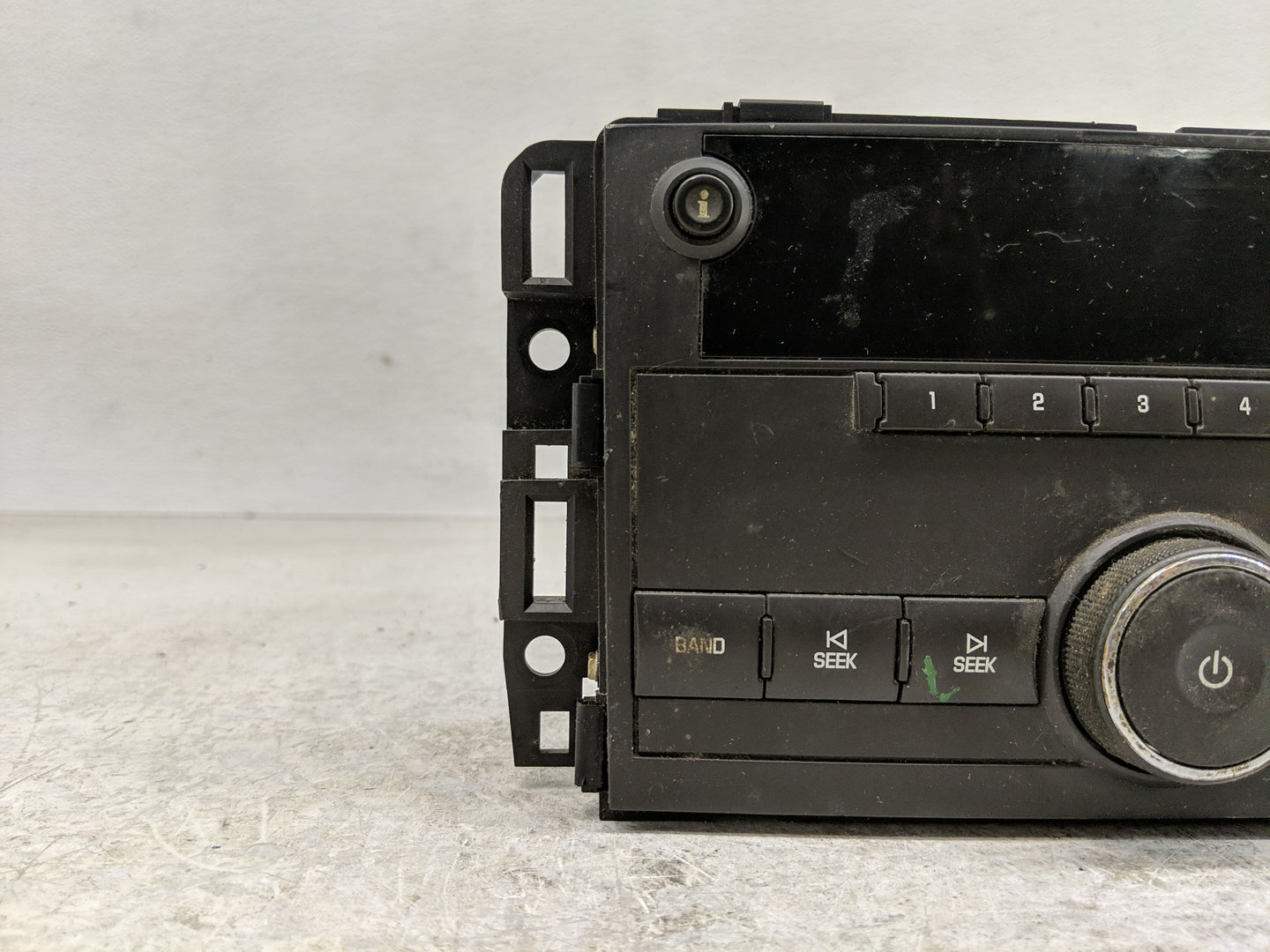 2008-2014 Chevrolet Express 2500 Radio AM FM Cd Player Receiver Replacement P/N:25942014 Fits OEM Used Auto Parts - Oemuseda