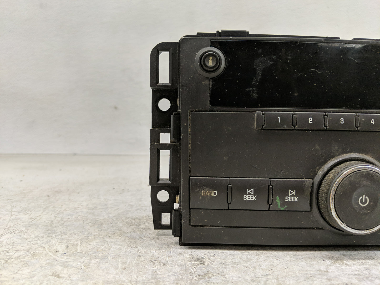 2008-2014 Chevrolet Express 2500 Radio AM FM Cd Player Receiver Replacement P/N:25942014 Fits OEM Used Auto Parts - Oemuseda