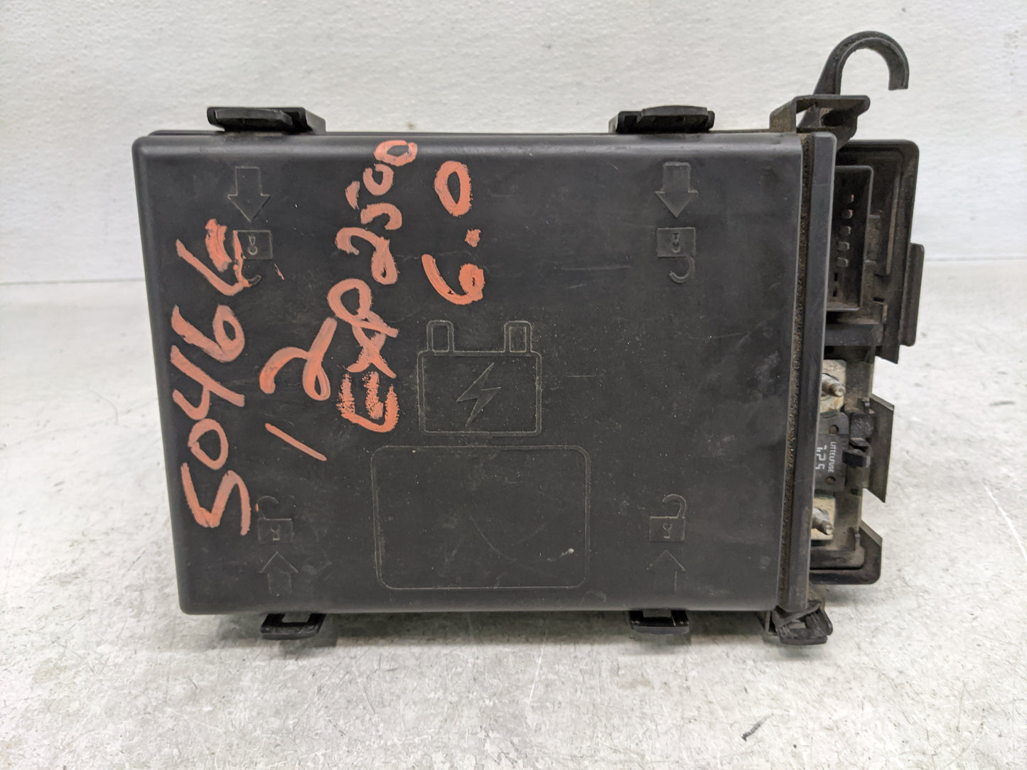 2012 Chevrolet Express 2500 Fusebox Fuse Box Panel Relay Module P/N:22741866 Fits OEM Used Auto Parts - Oemusedautoparts1.co
