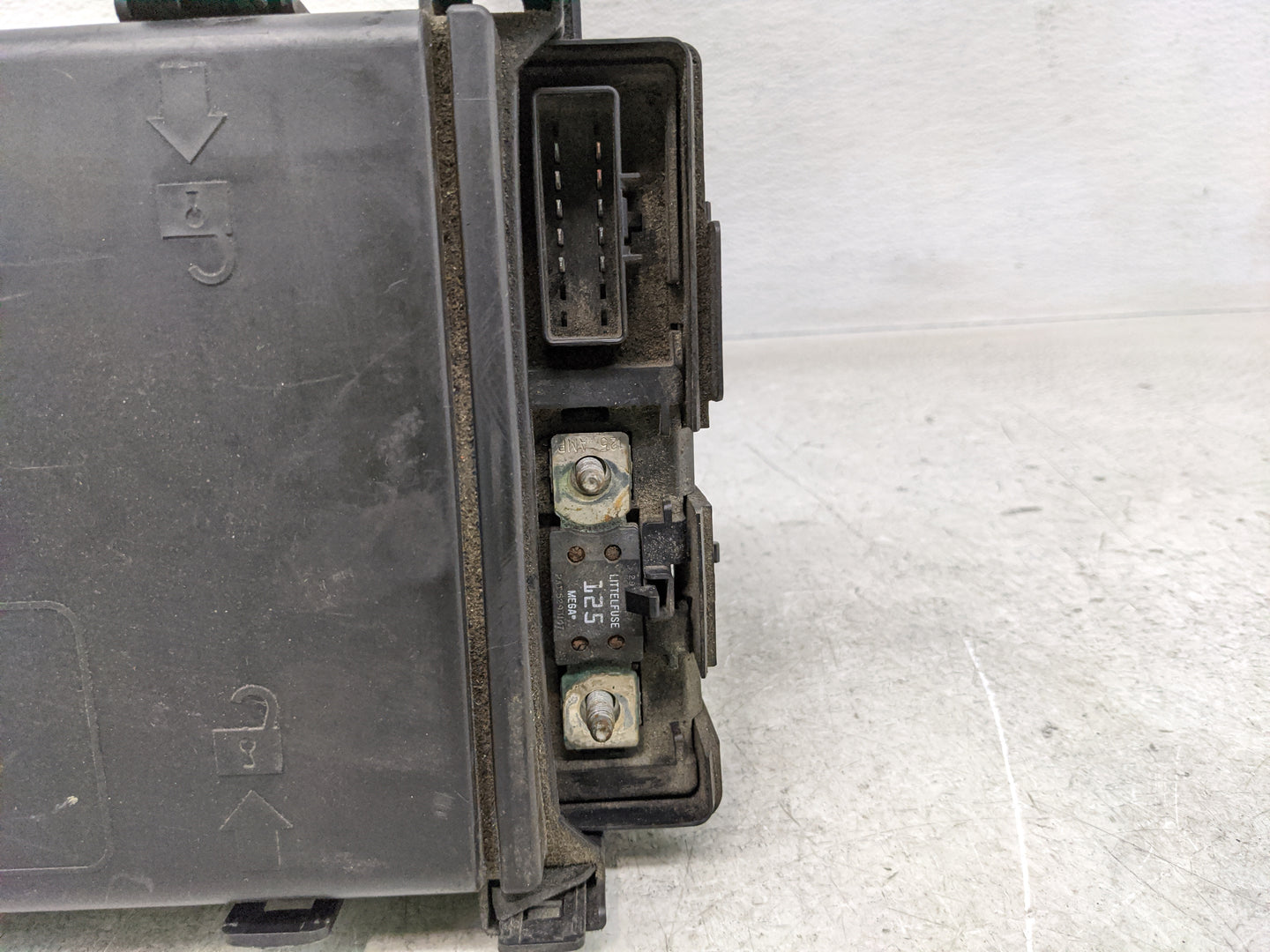 2012 Chevrolet Express 2500 Fusebox Fuse Box Panel Relay Module P/N:22741866 Fits OEM Used Auto Parts - Oemusedautoparts1.co