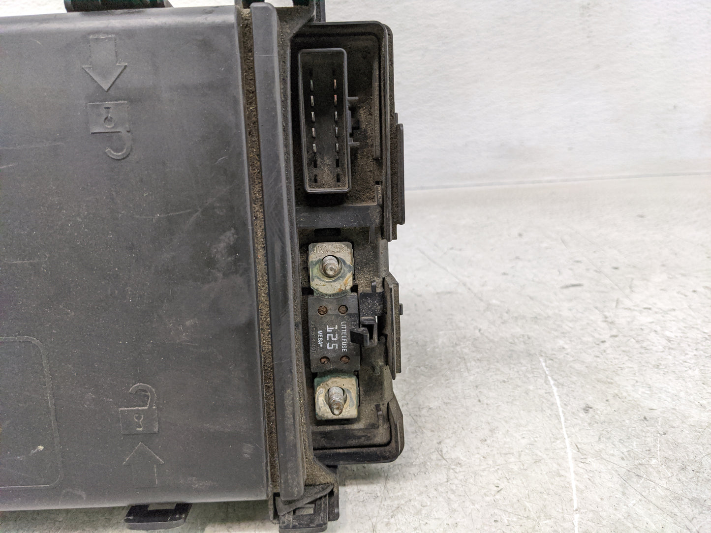 2012 Chevrolet Express 2500 Fusebox Fuse Box Panel Relay Module P/N:22741866 Fits OEM Used Auto Parts - Oemusedautoparts1.co