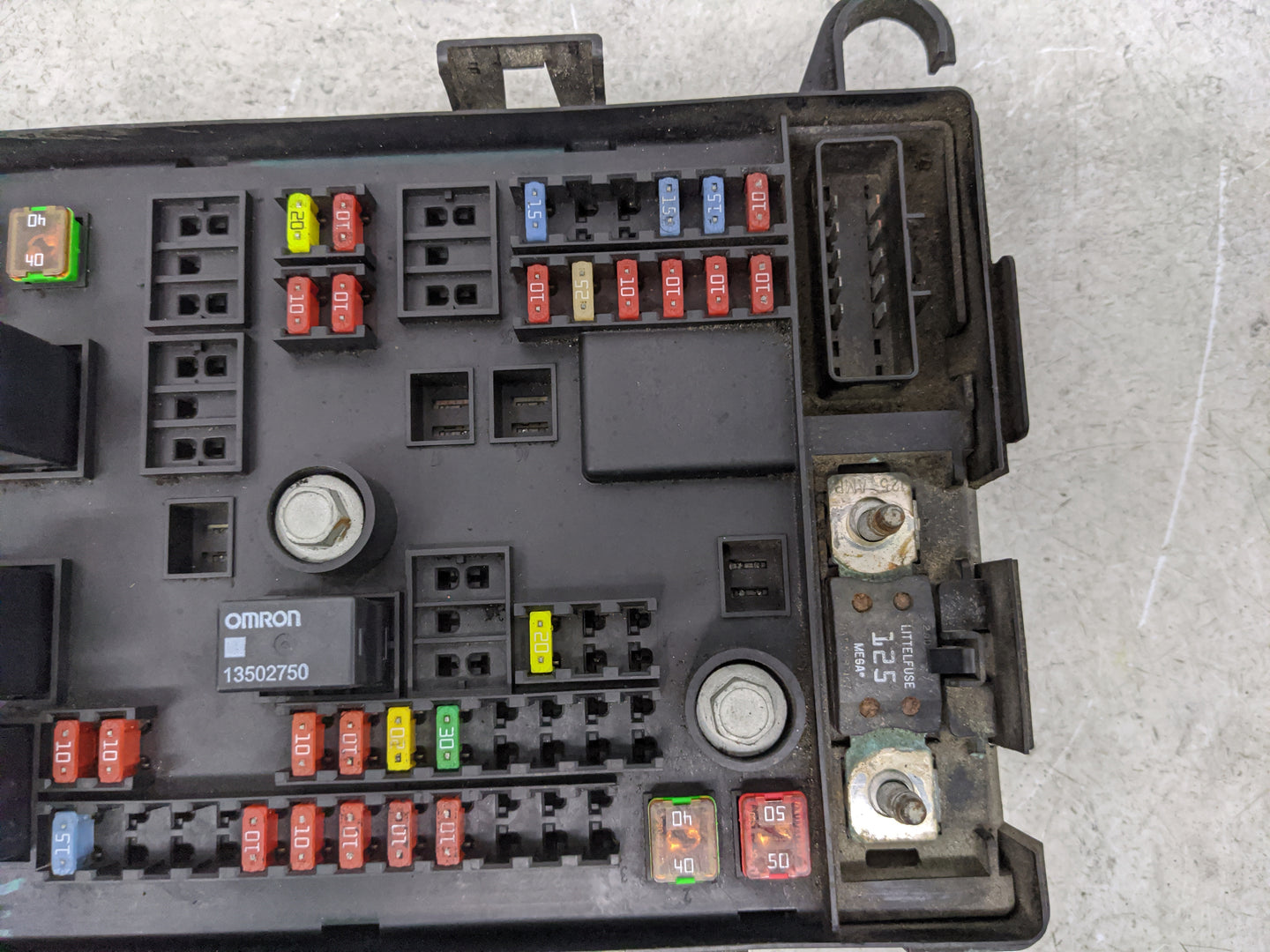 2012 Chevrolet Express 2500 Fusebox Fuse Box Panel Relay Module P/N:22741866 Fits OEM Used Auto Parts - Oemusedautoparts1.co