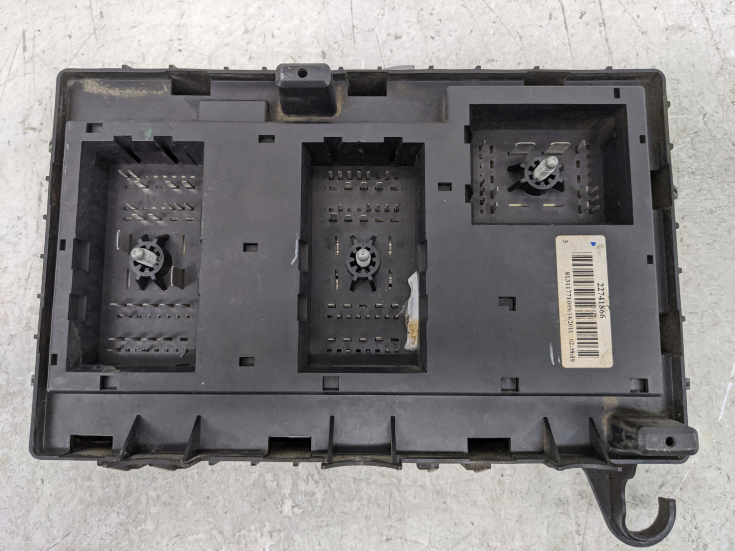 2012 Chevrolet Express 2500 Fusebox Fuse Box Panel Relay Module P/N:22741866 Fits OEM Used Auto Parts - Oemusedautoparts1.co