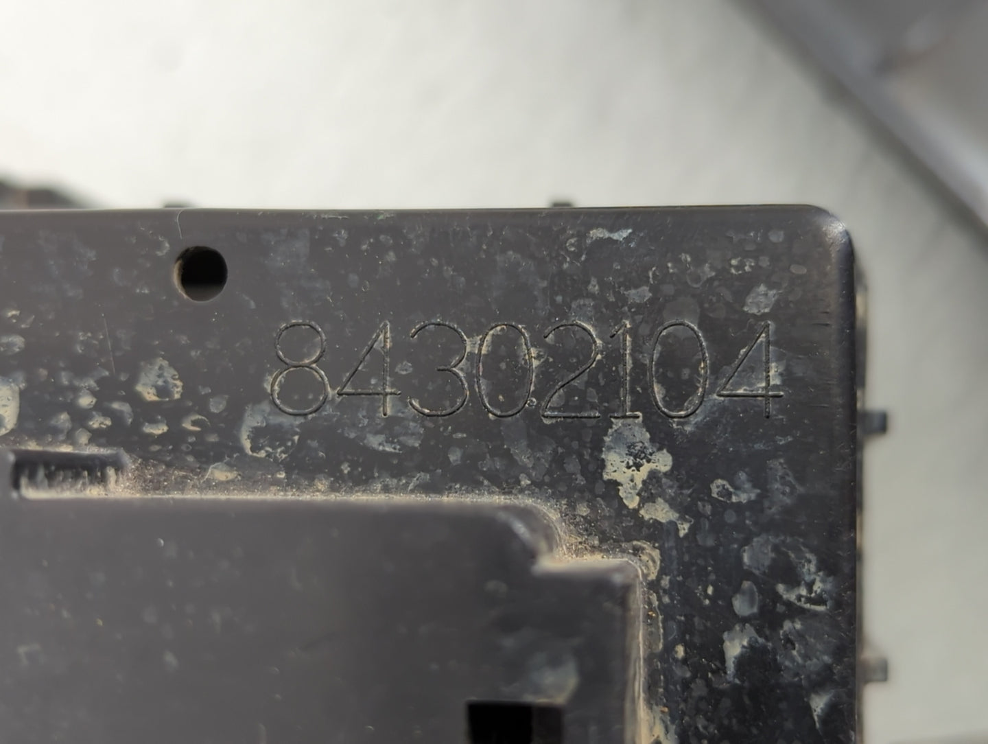 2012 Chevrolet Express 2500 Fusebox Fuse Box Panel Relay Module P/N:3B0960104 84437329, 84302104 Fits OEM Used Auto Parts - 