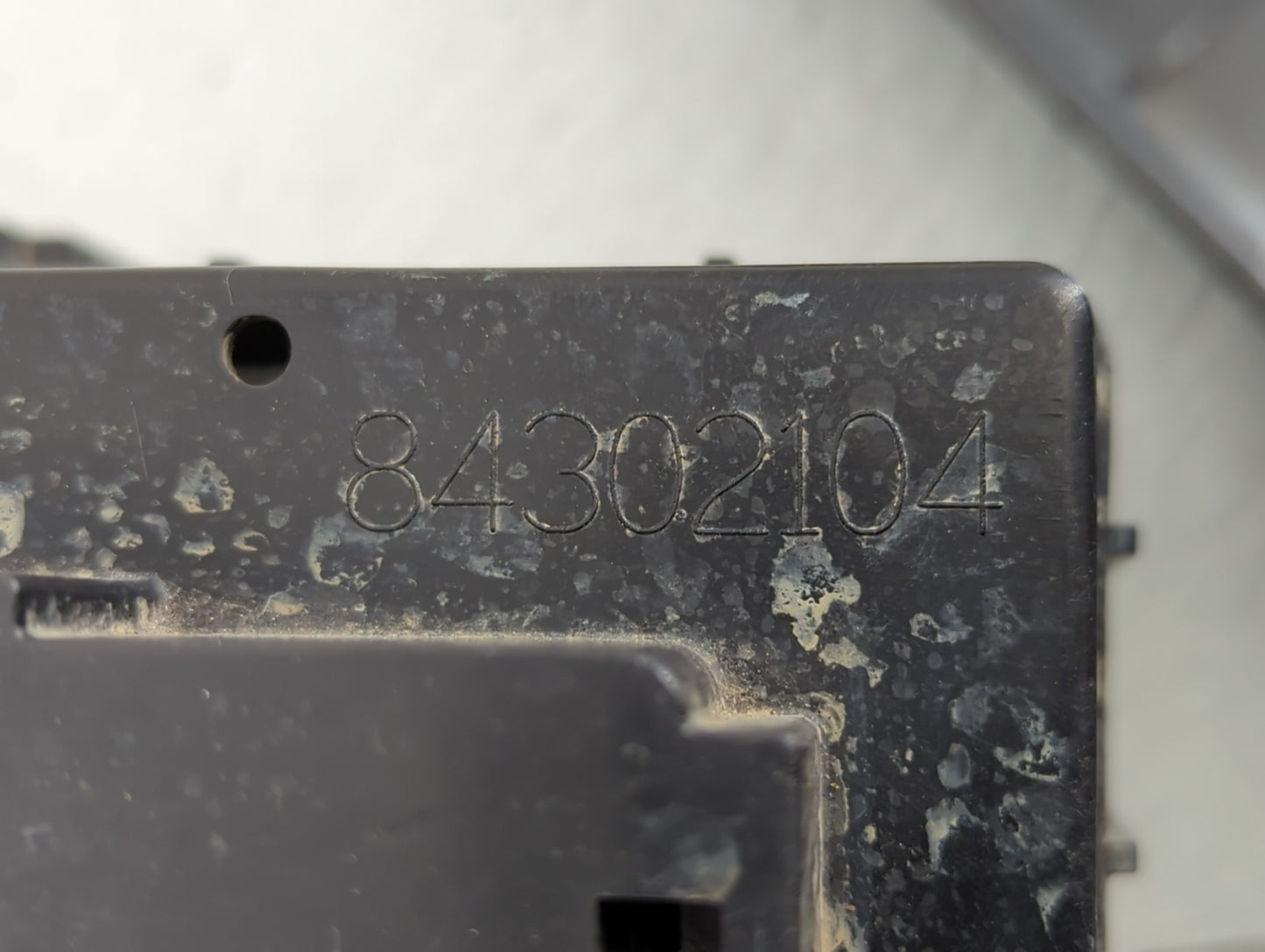 2012 Chevrolet Express 2500 Fusebox Fuse Box Panel Relay Module P/N:3B0960104 84437329, 84302104 Fits OEM Used Auto Parts - 