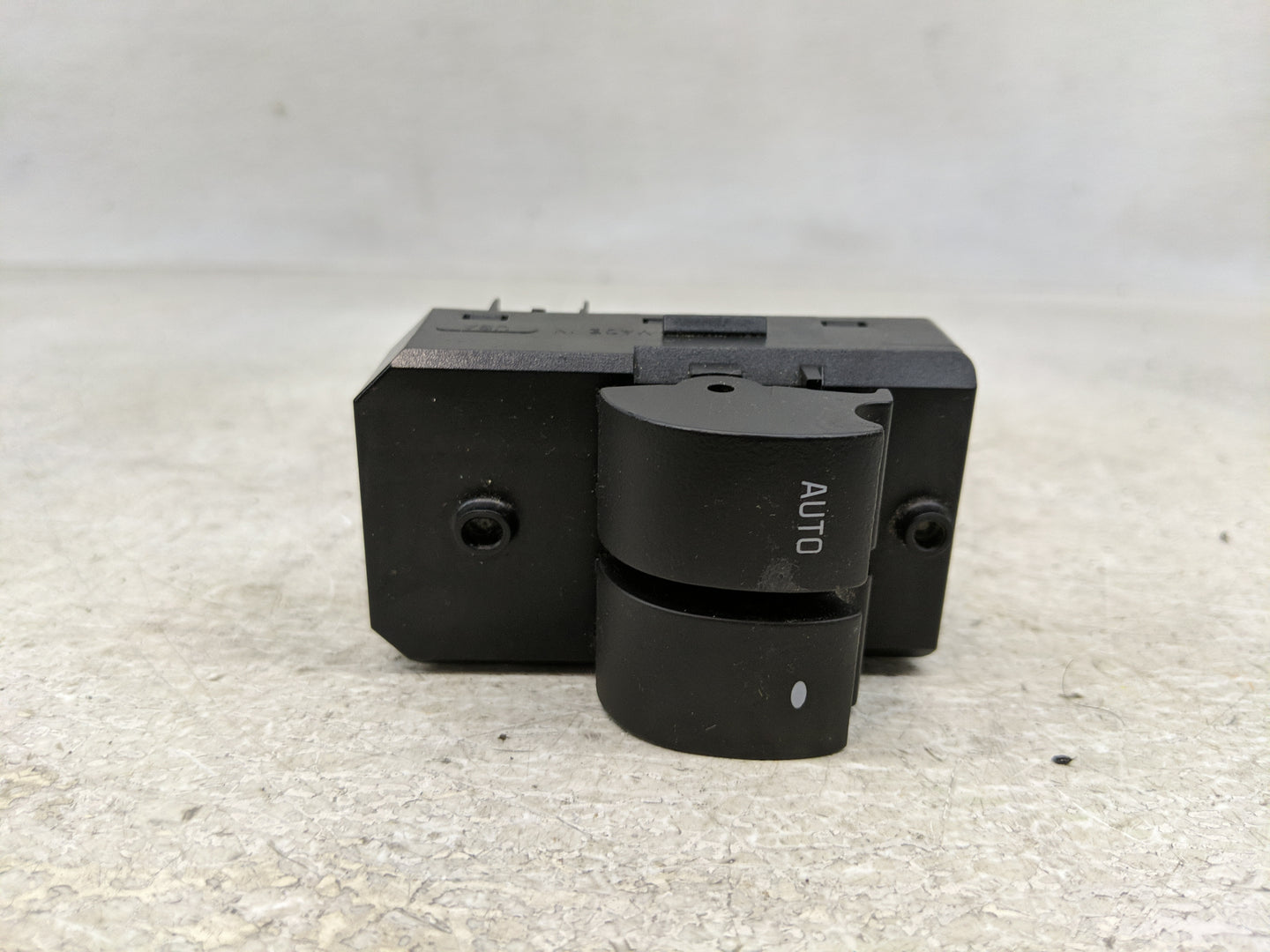2012 Chevrolet Express 3500 Van Master Power Window Switch Replacement Driver Side Left Fits OEM Used Auto Parts - Oemusedau