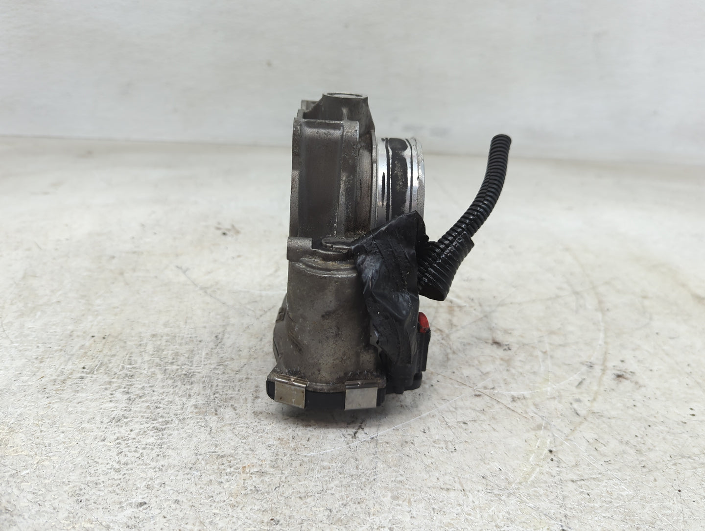 2012-2020 Chevrolet Impala Throttle Body Fits Fits 2012 2013 2014 2015 2016 2017 2018 2019 2020 2021 2022 OEM Used Auto Part