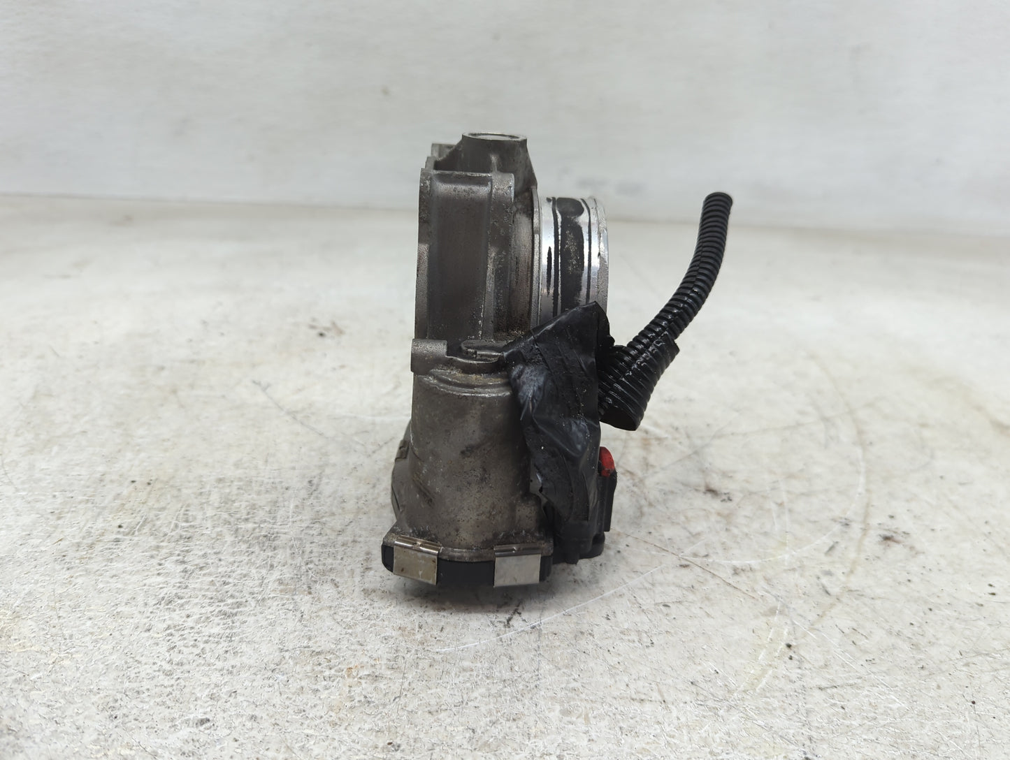 2012-2020 Chevrolet Impala Throttle Body Fits Fits 2012 2013 2014 2015 2016 2017 2018 2019 2020 2021 2022 OEM Used Auto Part