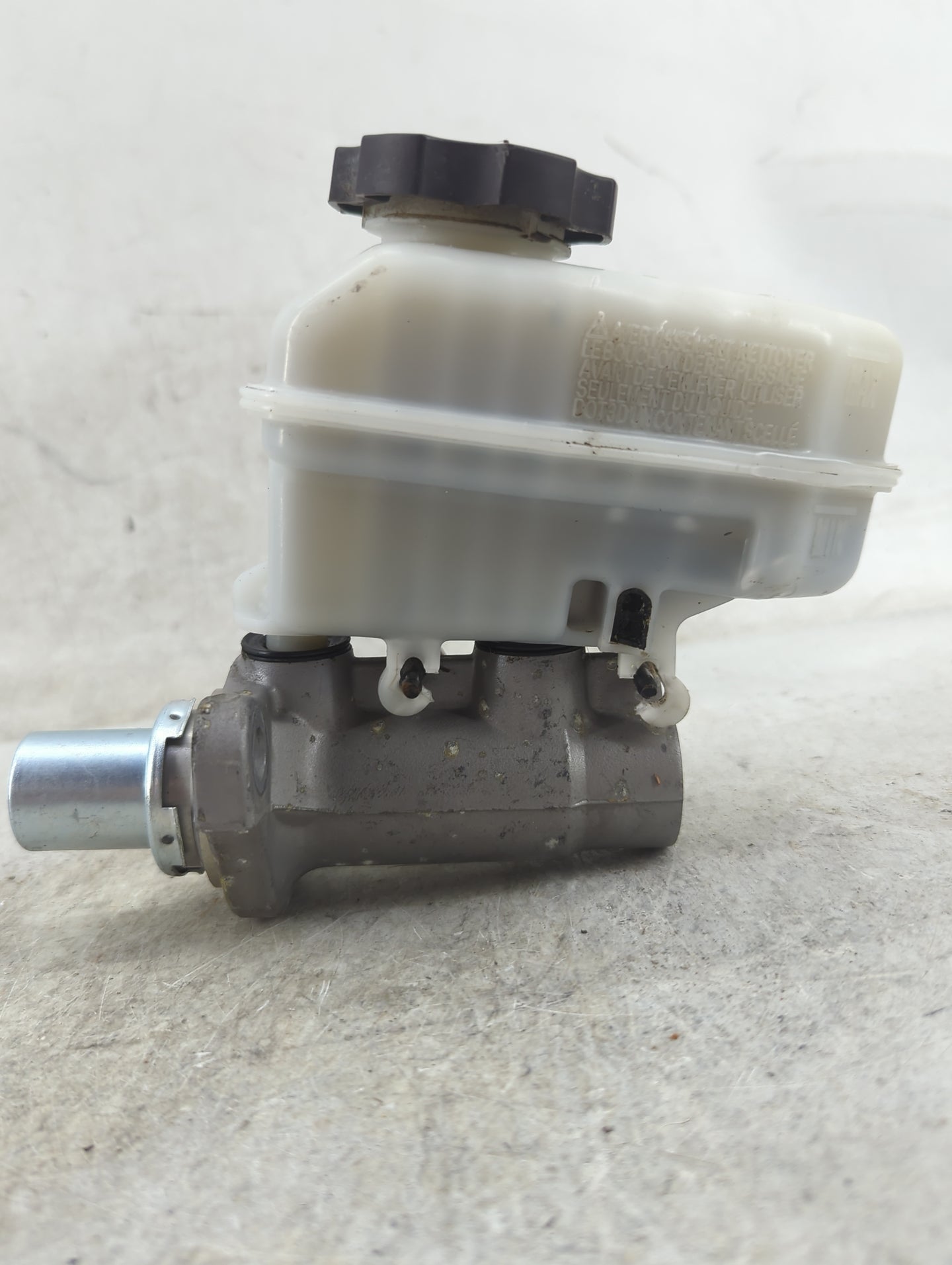 2009-2016 Chevrolet Impala Brake Master Cylinder 1239209 - Oemusedautoparts1.com