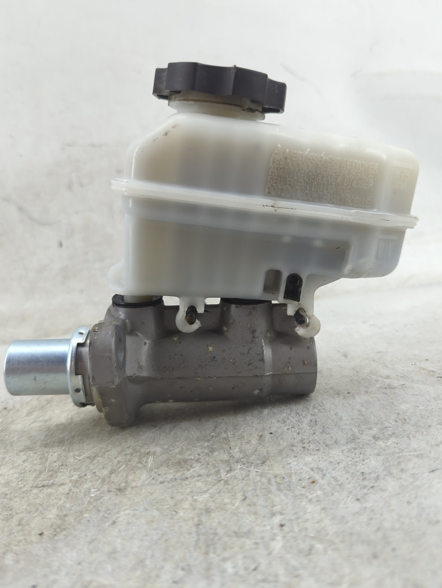2009-2016 Chevrolet Impala Brake Master Cylinder 1239209 - Oemusedautoparts1.com