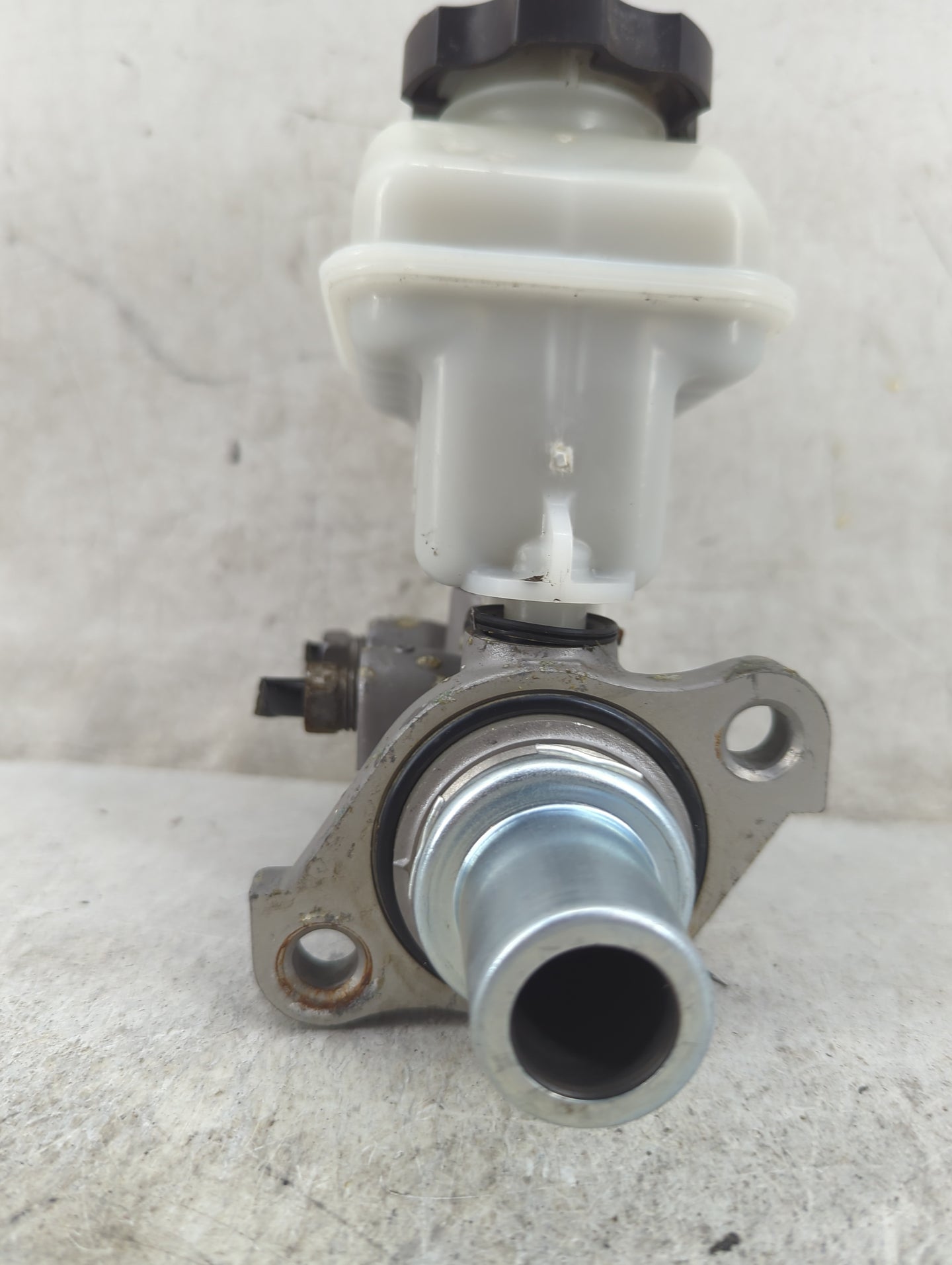 2009-2016 Chevrolet Impala Brake Master Cylinder 1239209 - Oemusedautoparts1.com