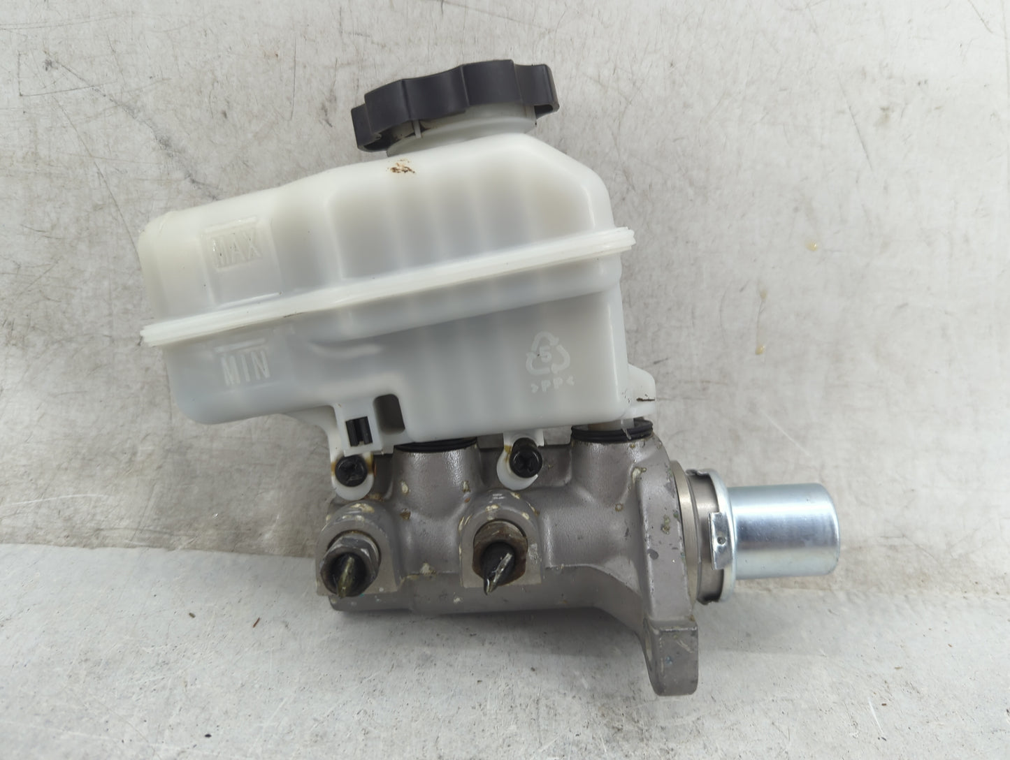 2009-2016 Chevrolet Impala Brake Master Cylinder 1239209 - Oemusedautoparts1.com