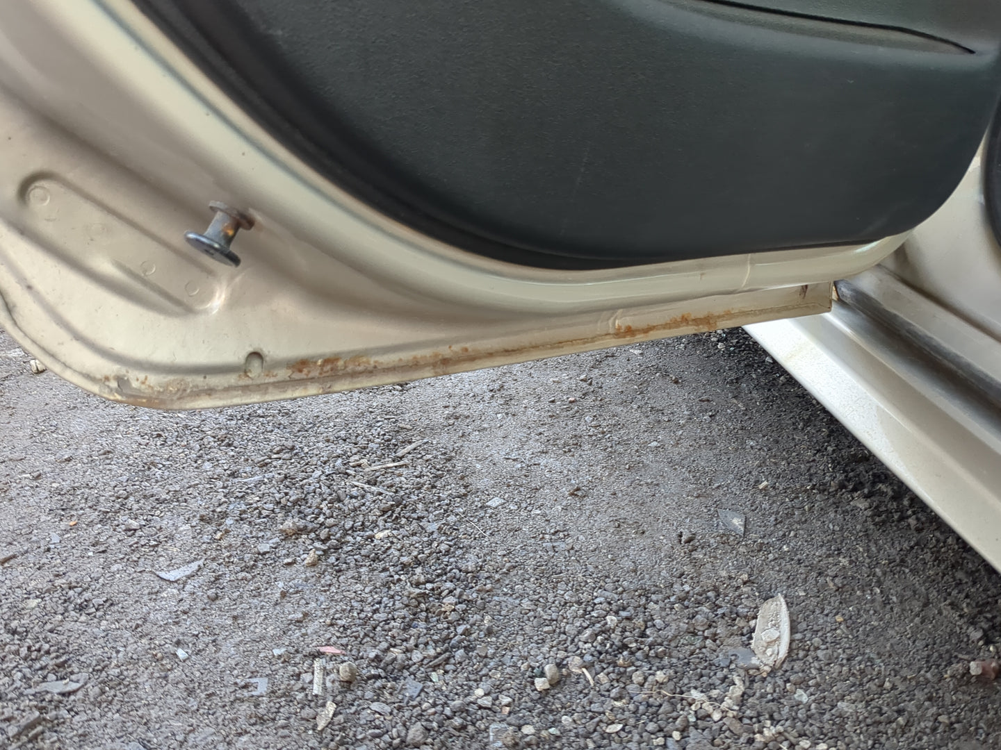 2006-2016 Chevrolet Impala Driver Rear Door Oem 1239260 - Oemusedautoparts1.com