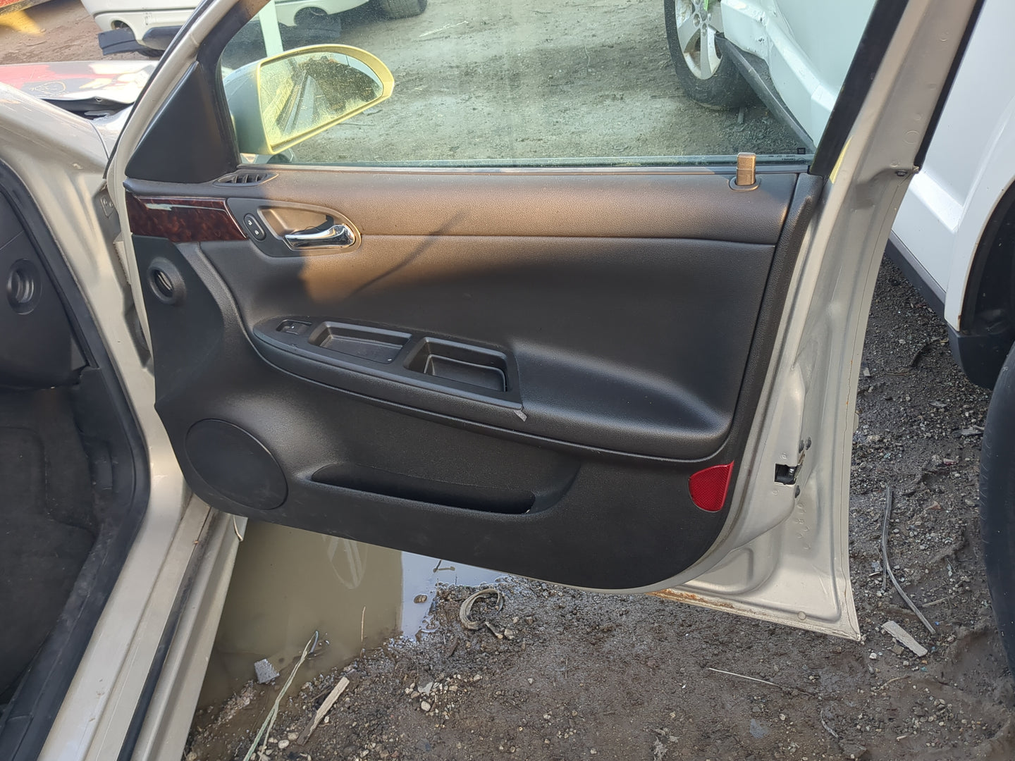 2012 Chevrolet Impala Front Right Passenger Interior Door Panel Trim 1239330 - Oemusedautoparts1.com