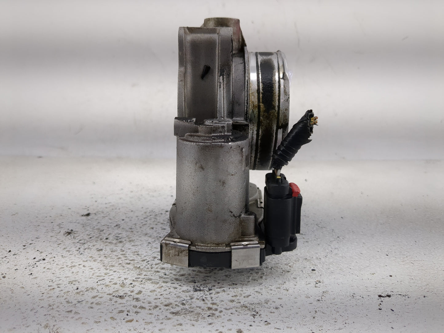 2012-2020 Chevrolet Impala Throttle Body Fits Fits 2012 2013 2014 2015 2016 2017 2018 2019 2020 2021 2022 OEM Used Auto Part