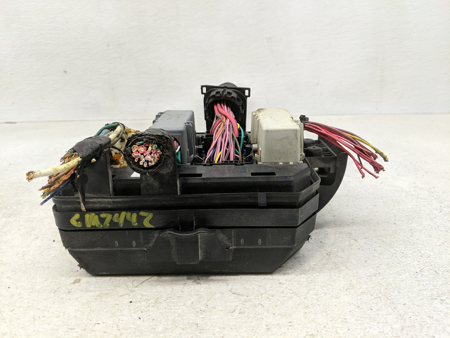 2012-2016 Chevrolet Impala Fusebox Fuse Box Panel Relay Module P/N:13786621 Fits Fits 2012 2013 2014 2015 2016 OEM Used Auto