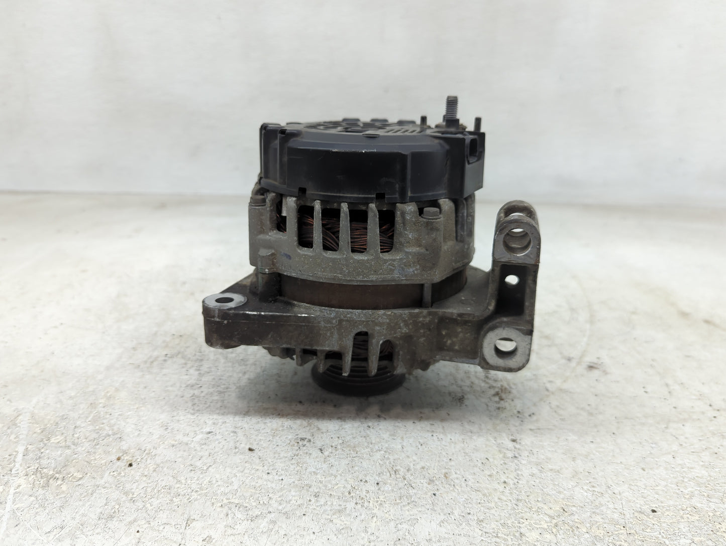 2012-2016 Chevrolet Impala Alternator Replacement Generator Charging Assembly Engine OEM P/N:13502585 Fits OEM Used Auto Par