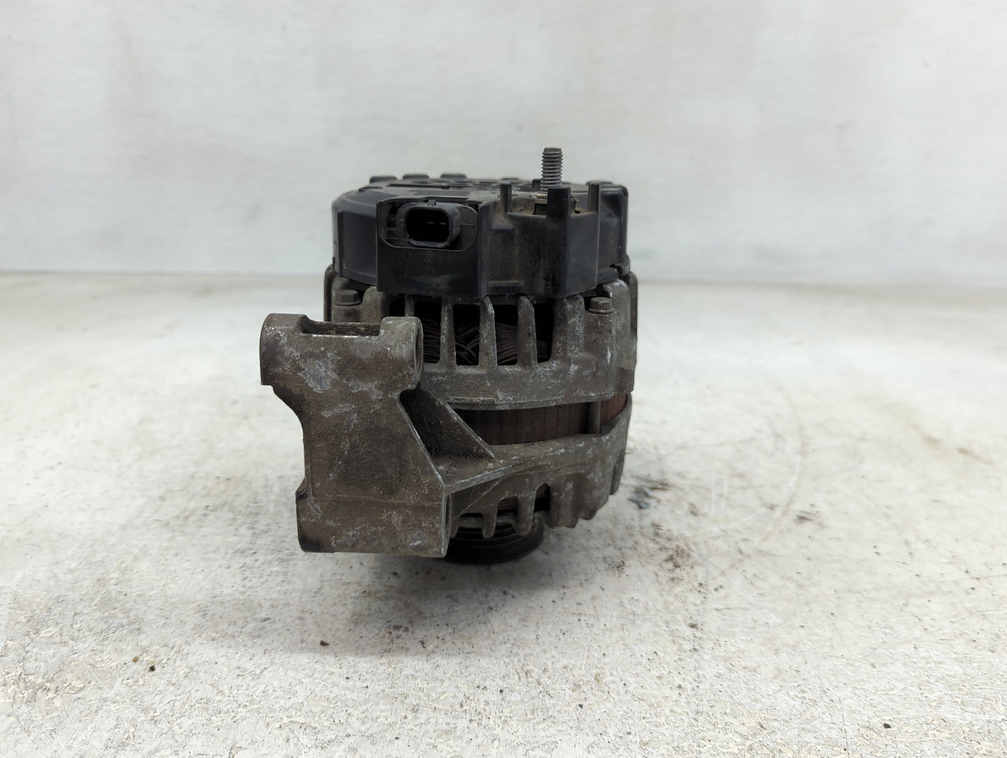 2012-2016 Chevrolet Impala Alternator Replacement Generator Charging Assembly Engine OEM P/N:13502585 Fits OEM Used Auto Par