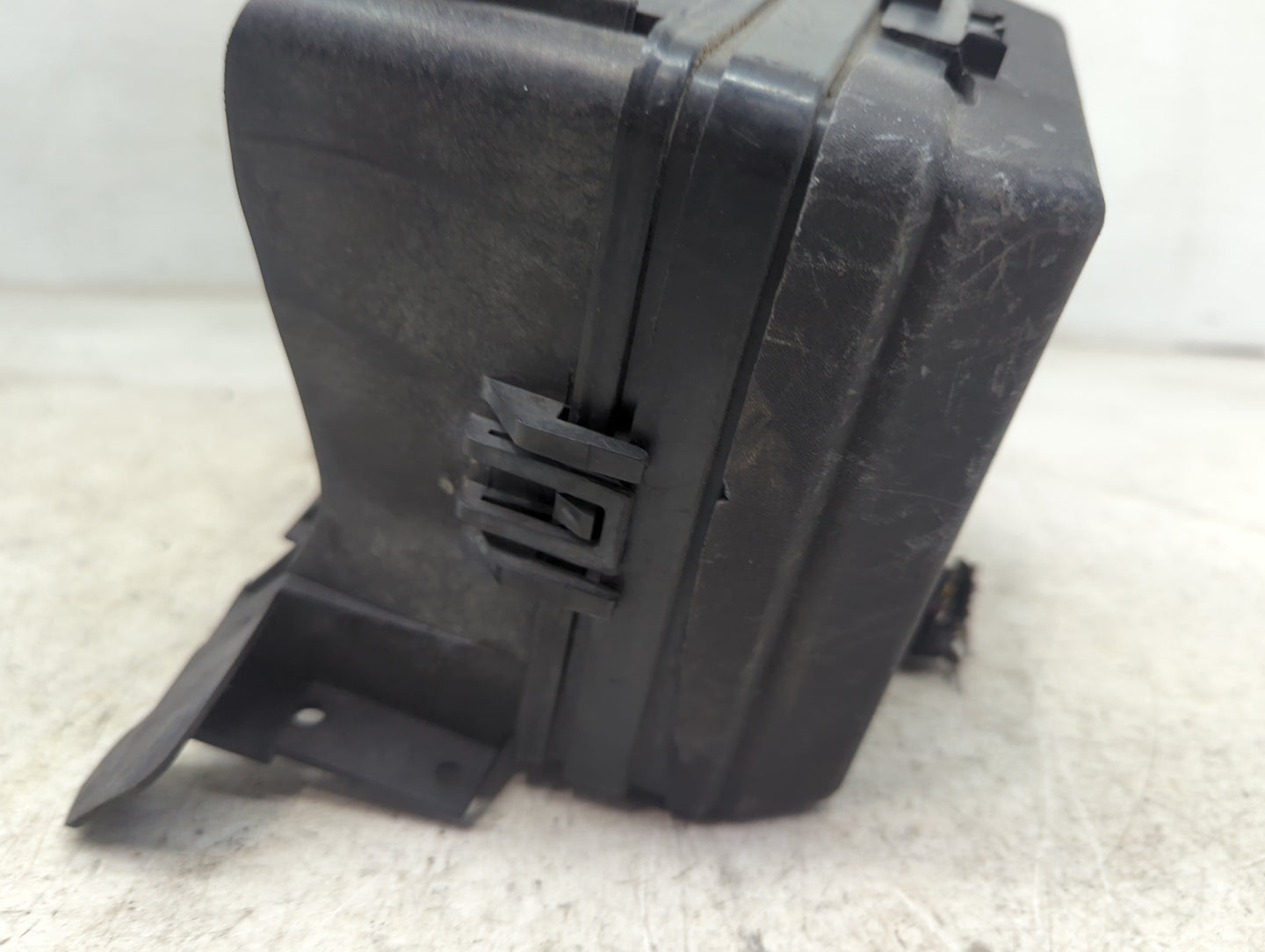 2012 Chevrolet Impala Fusebox Fuse Box Panel Relay Module Fits OEM Used Auto Parts - Oemusedautoparts1.com