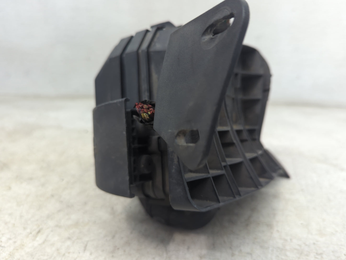 2012 Chevrolet Impala Fusebox Fuse Box Panel Relay Module Fits OEM Used Auto Parts - Oemusedautoparts1.com