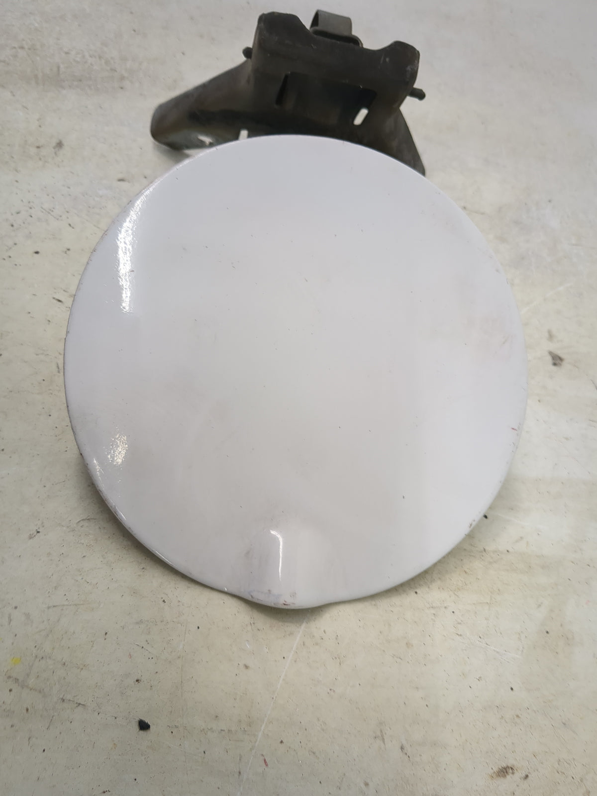 2012 Chevrolet Impala Fuel Tank Door Lid Gas Tank White - Oemusedautoparts1.com