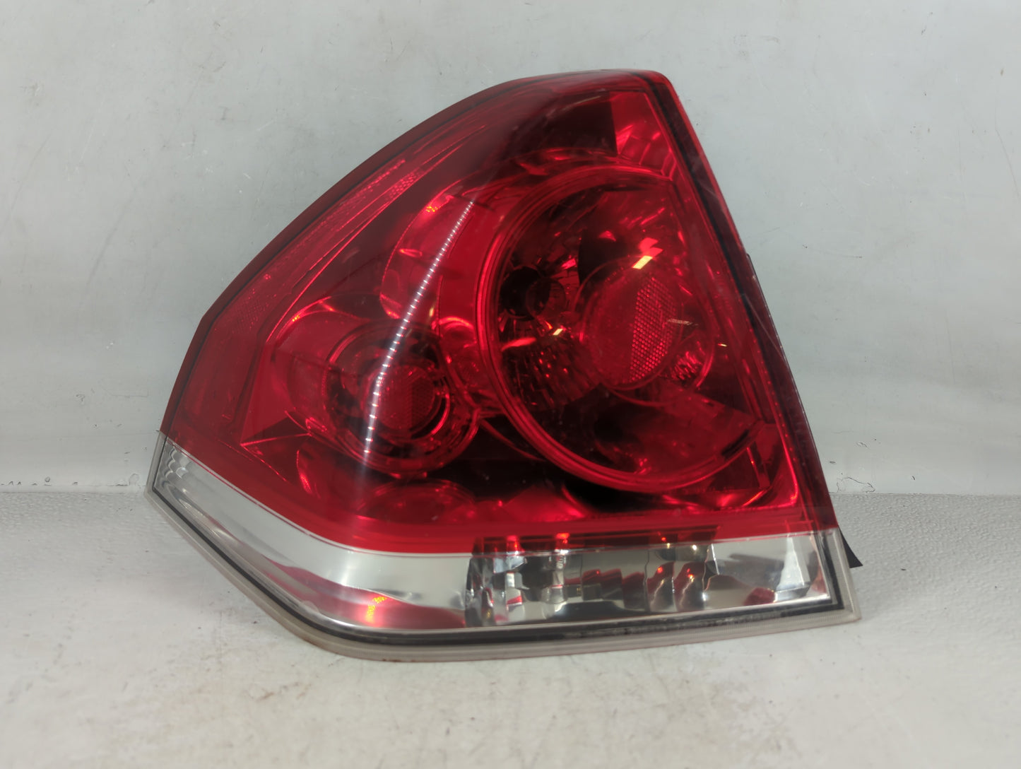 2006-2016 Chevrolet Impala Tail Light Assembly Driver Left OEM P/N:25853831 320087 A Fits OEM Used Auto Parts - Oemusedautop